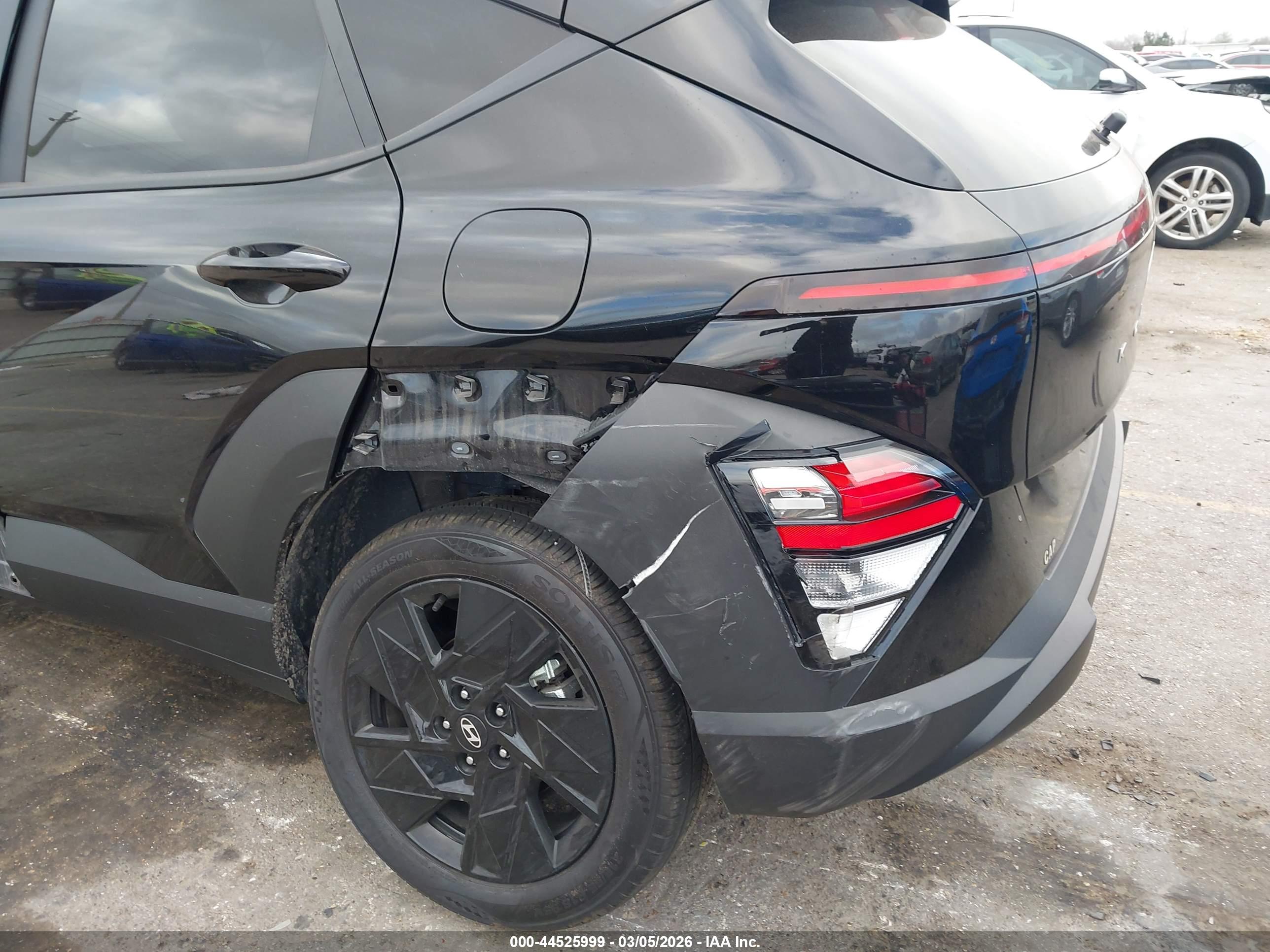 HYUNDAI KONA image 6