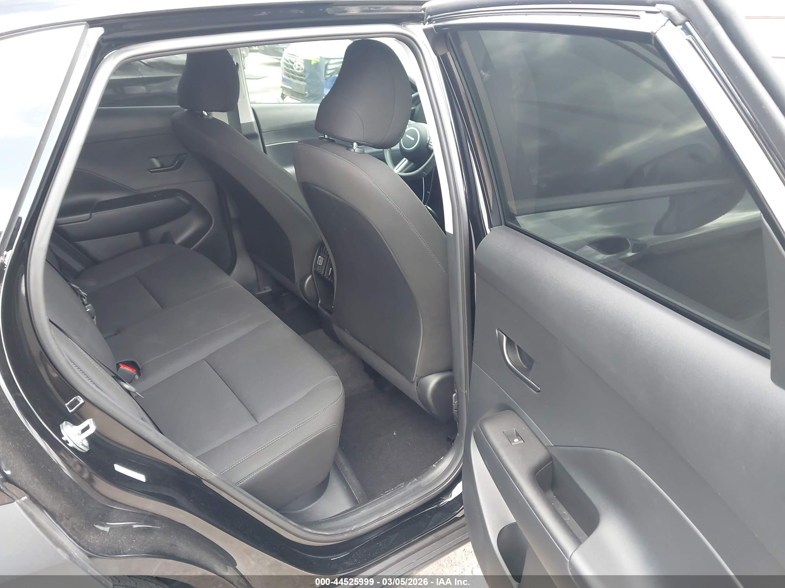 HYUNDAI KONA image 8
