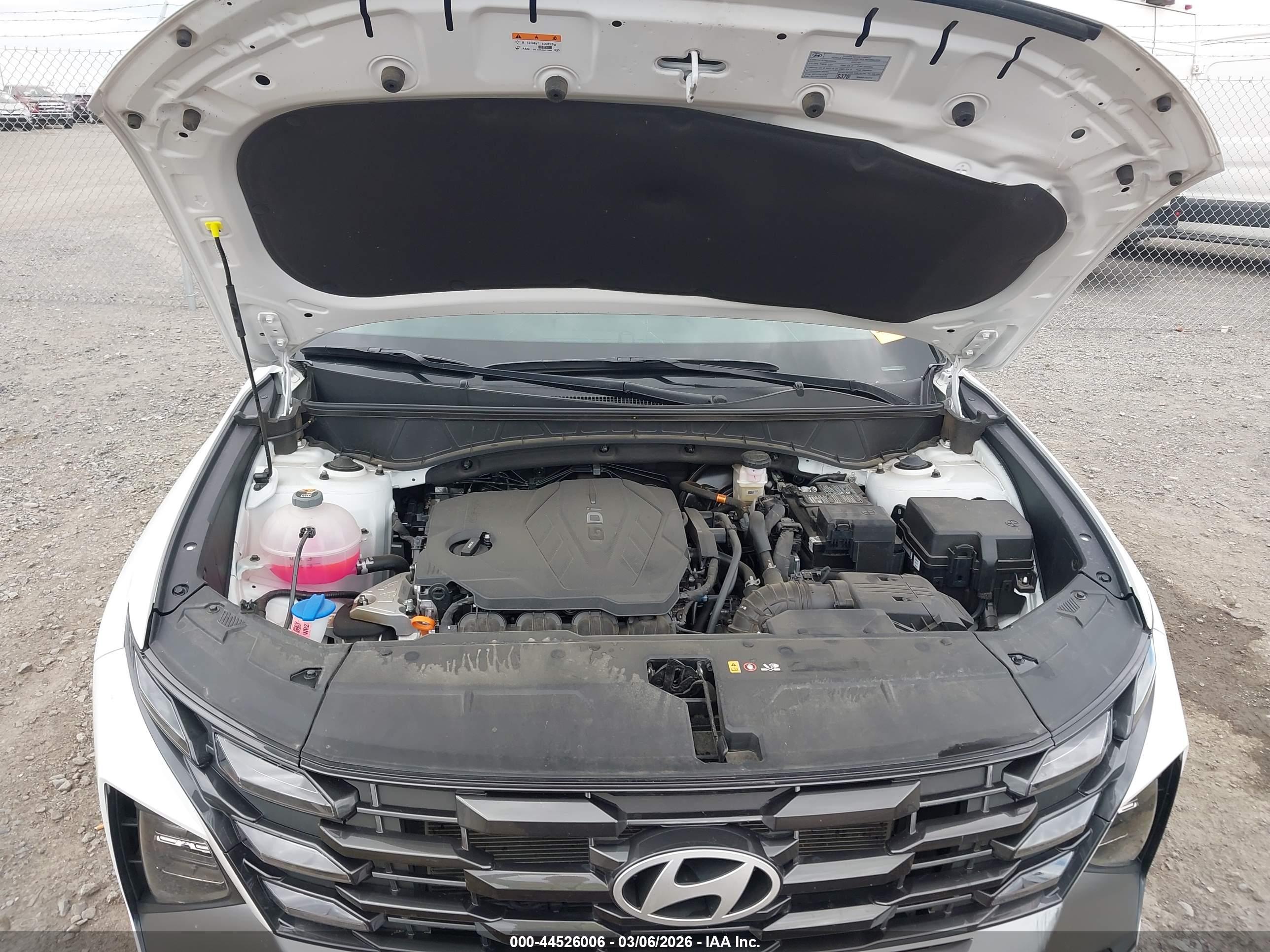 HYUNDAI TUCSON image 10