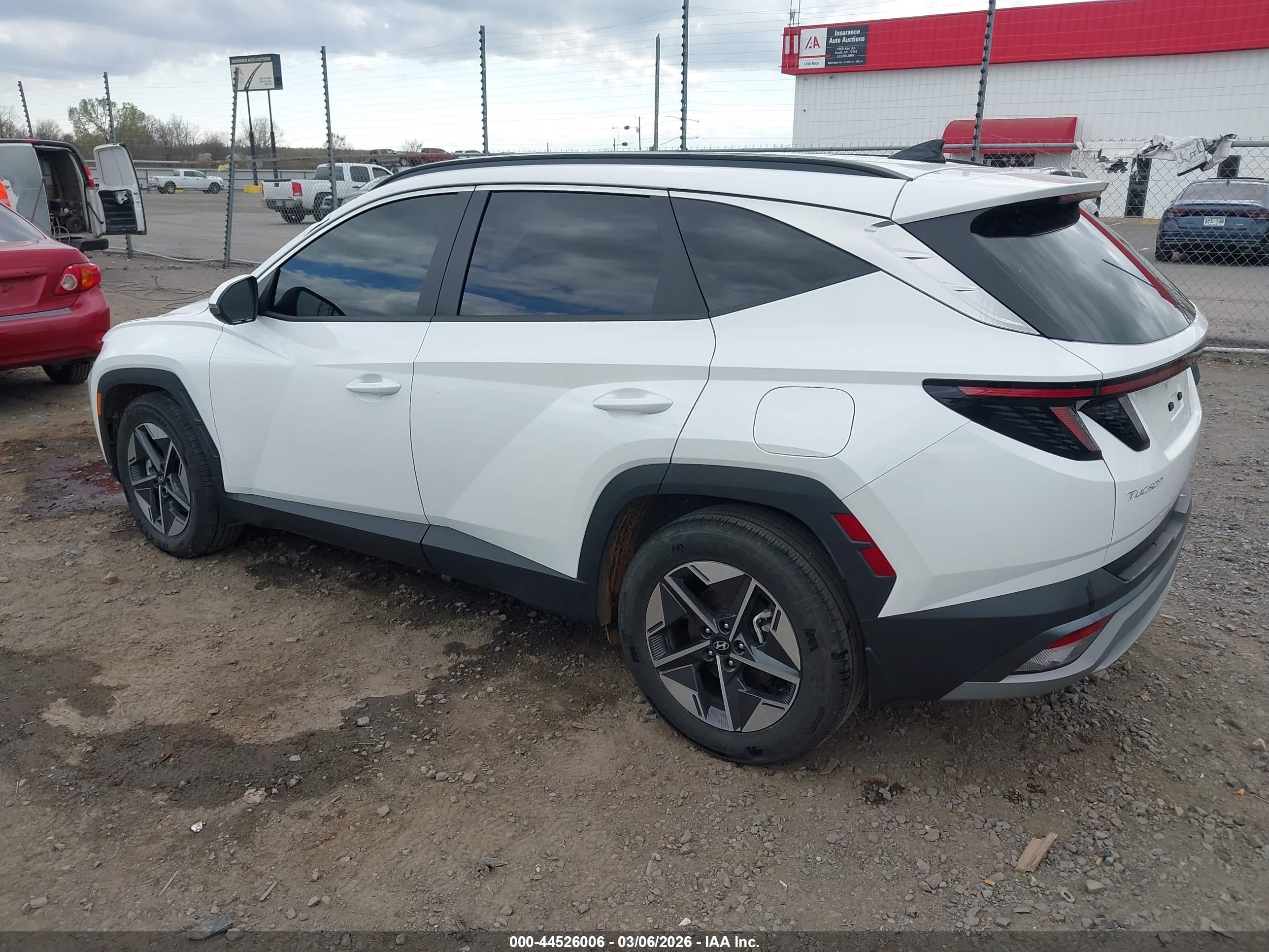HYUNDAI TUCSON image 3