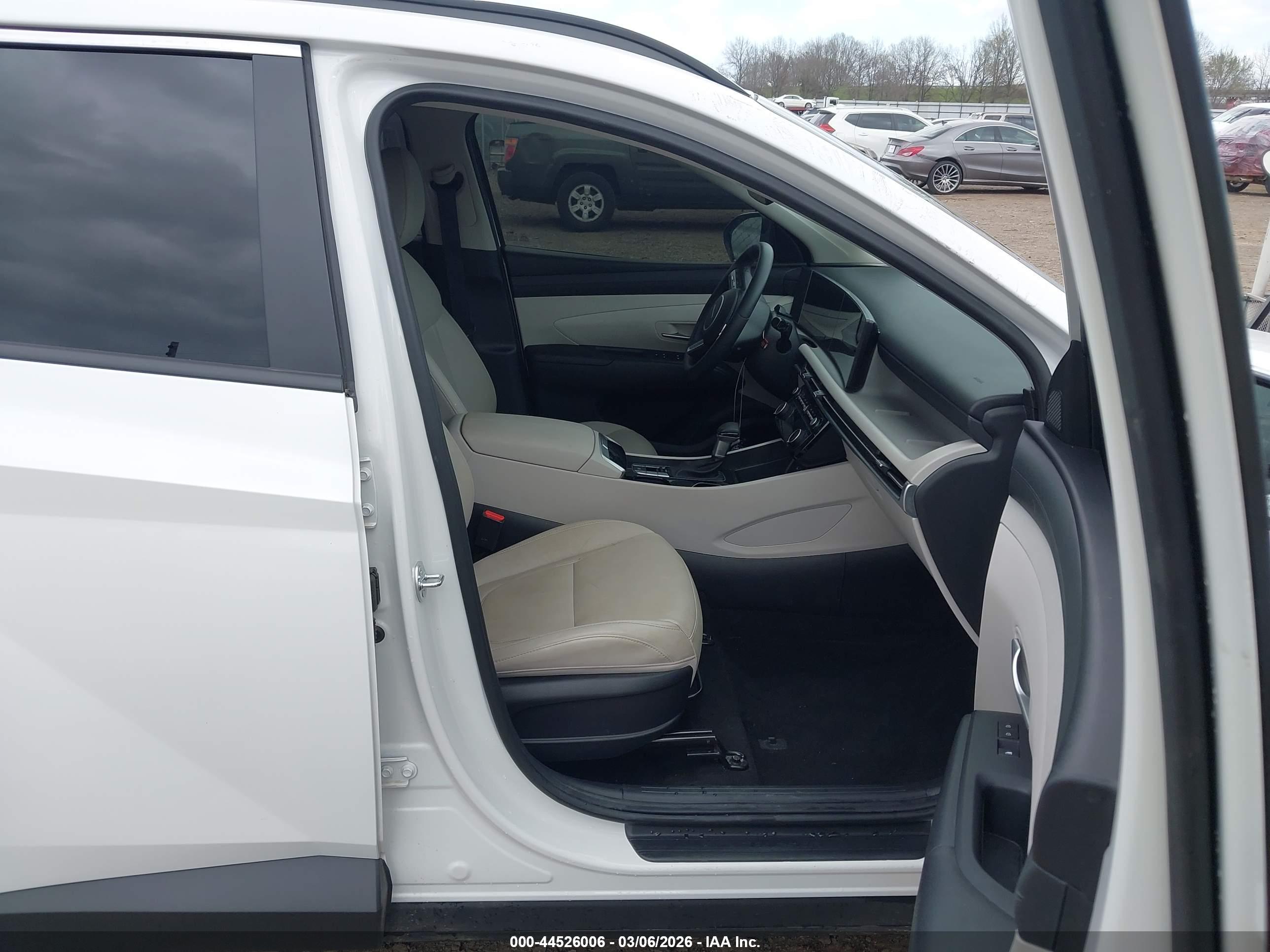 HYUNDAI TUCSON image 5