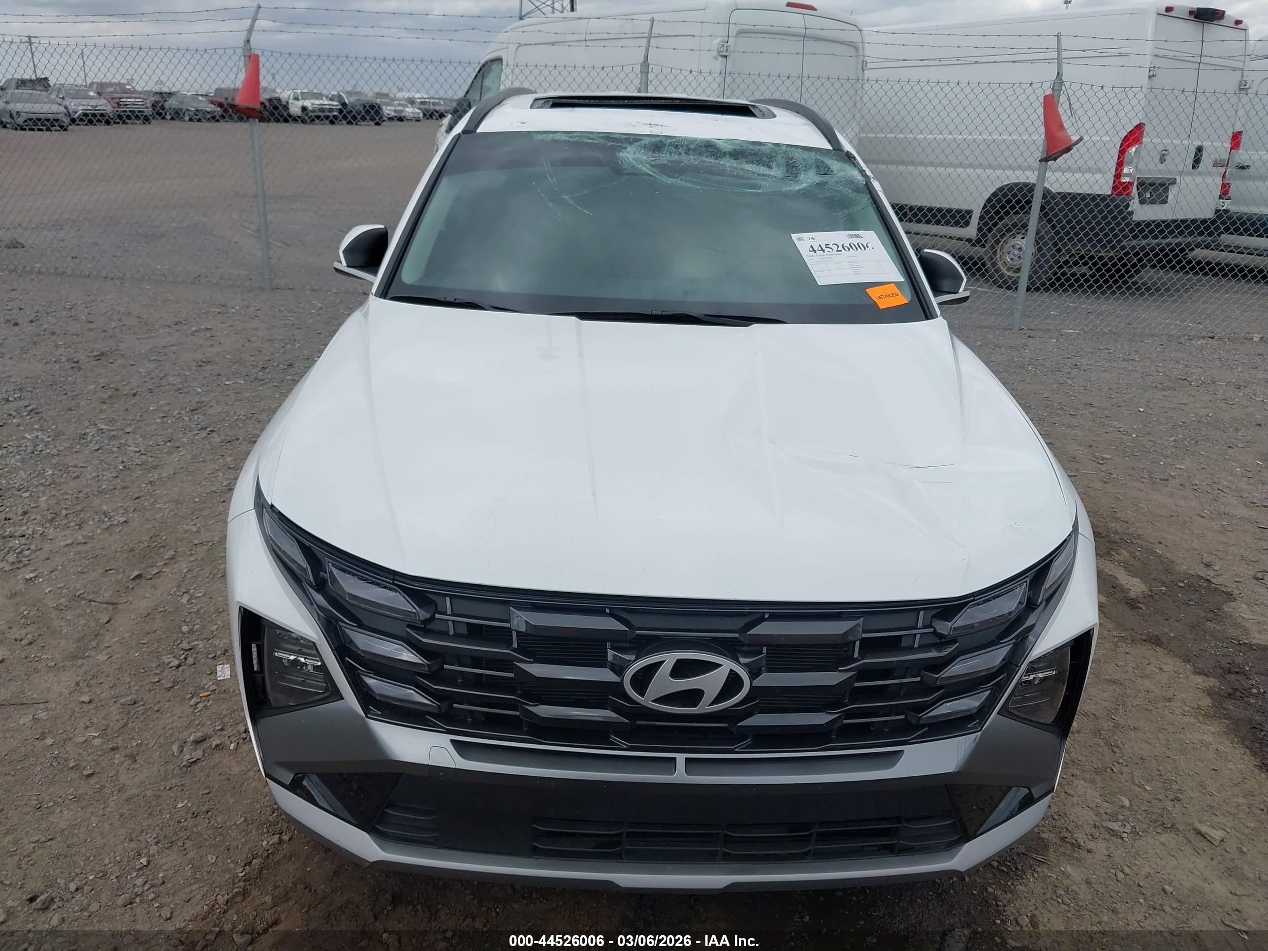HYUNDAI TUCSON image 6