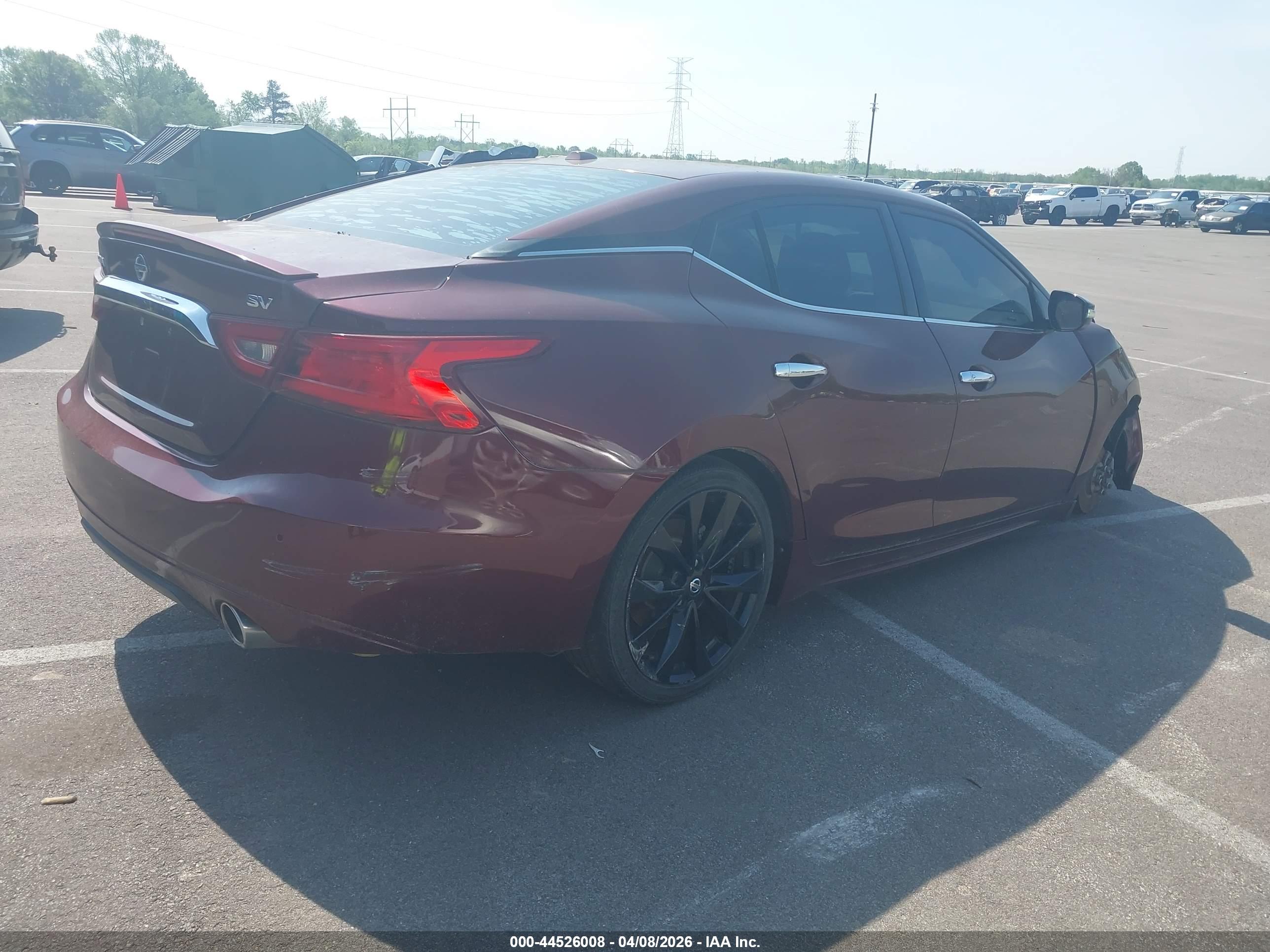 NISSAN MAXIMA image 4