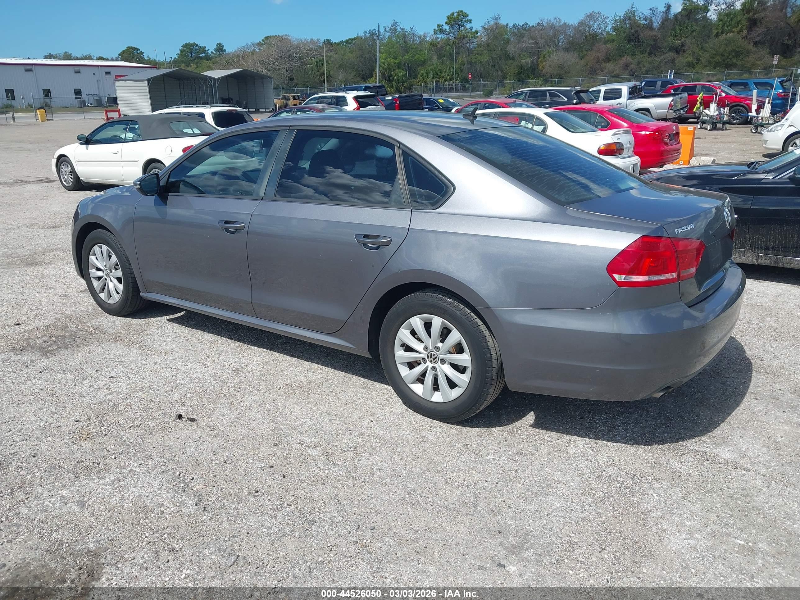 VOLKSWAGEN PASSAT image 3