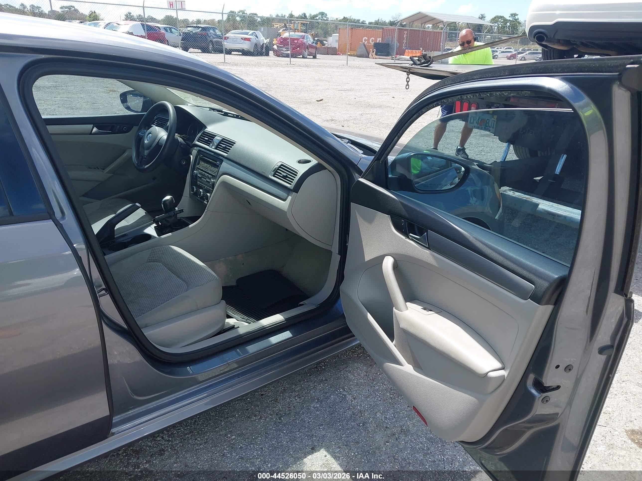 VOLKSWAGEN PASSAT image 5