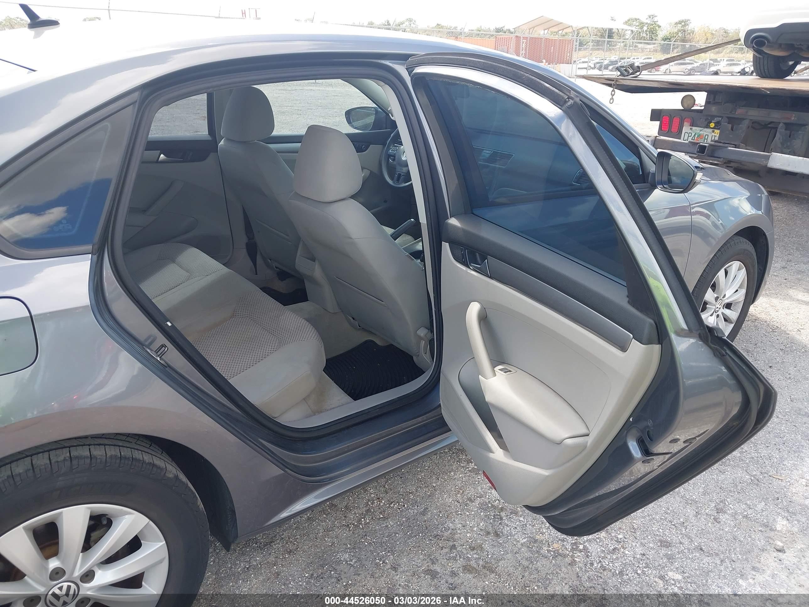 VOLKSWAGEN PASSAT image 8