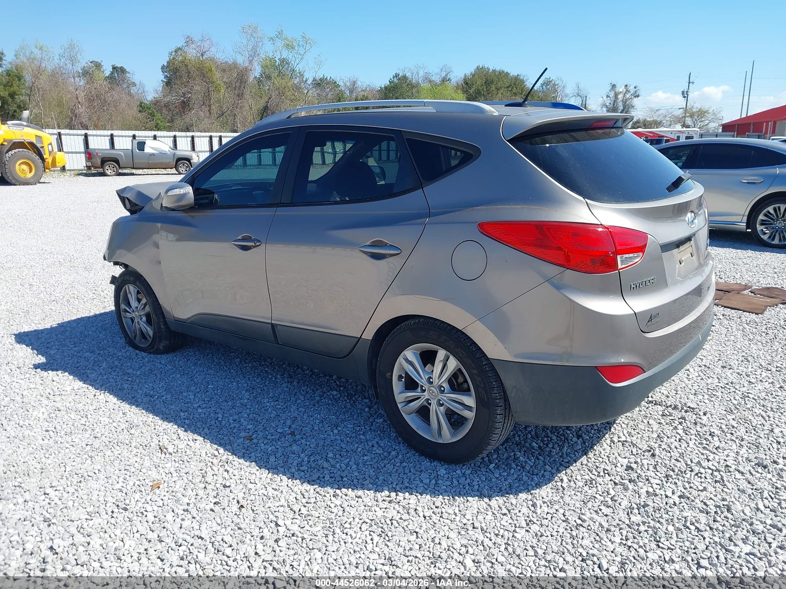 HYUNDAI TUCSON image 3