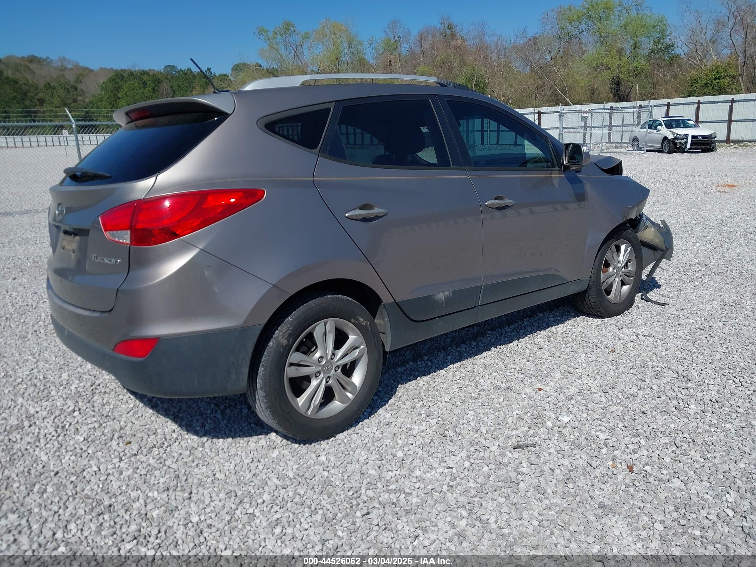 HYUNDAI TUCSON image 4