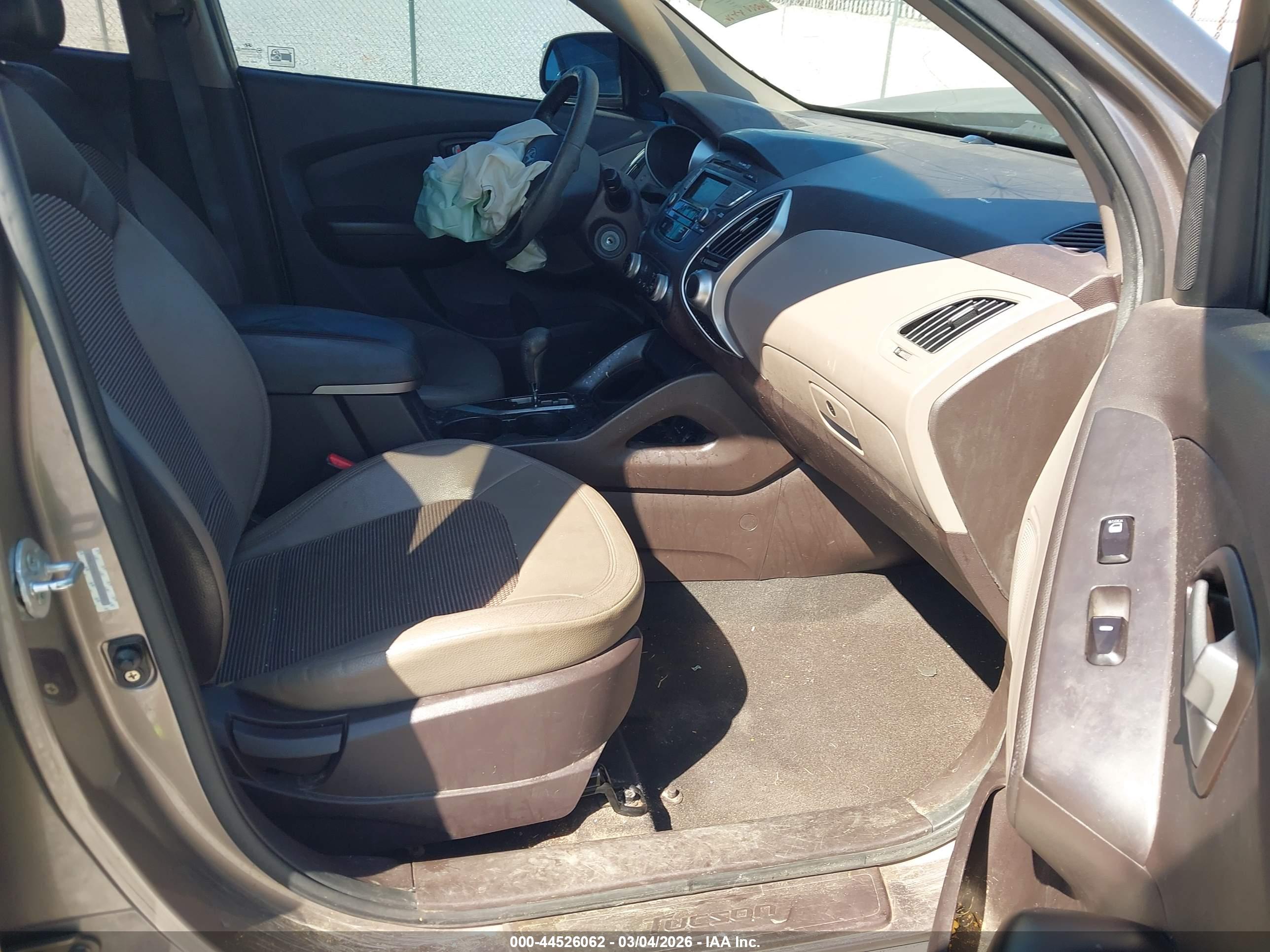 HYUNDAI TUCSON image 5