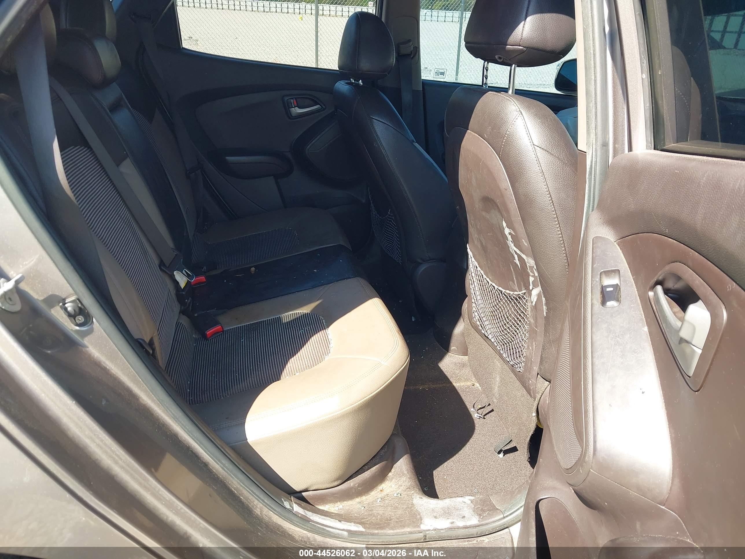 HYUNDAI TUCSON image 8
