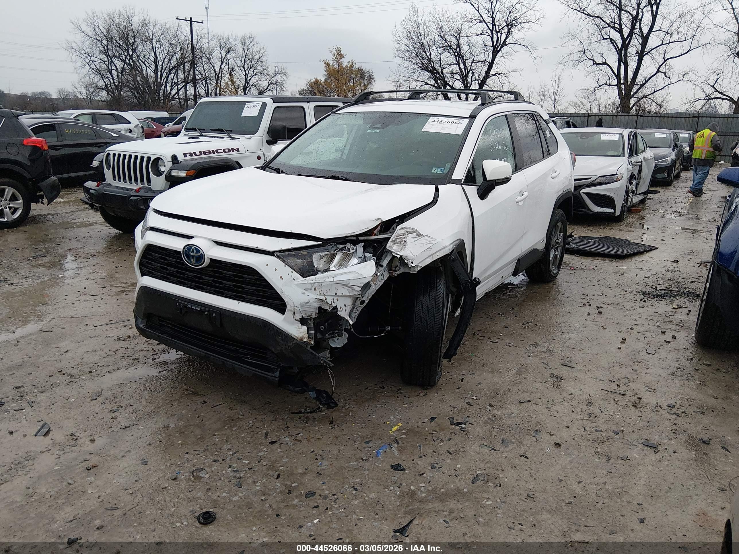 TOYOTA RAV4 image 2