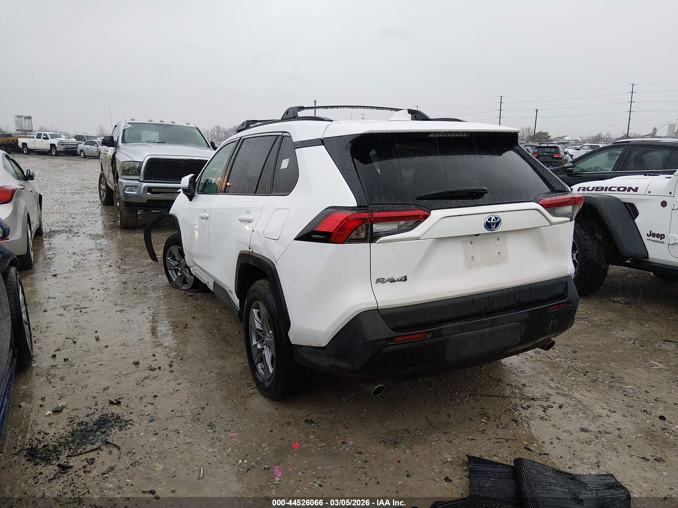 TOYOTA RAV4 image 3