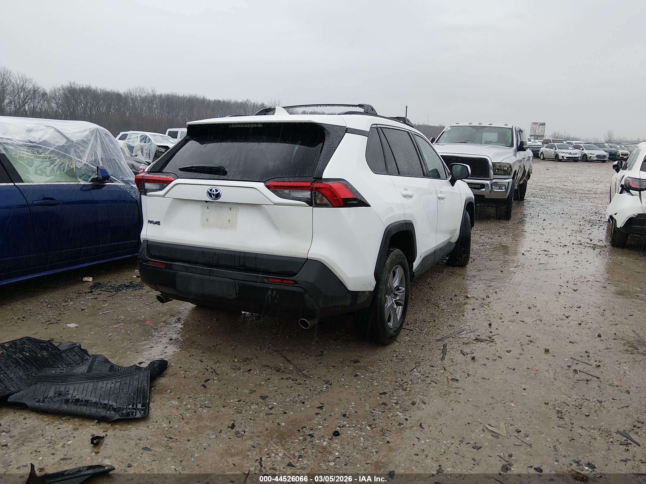 TOYOTA RAV4 image 4
