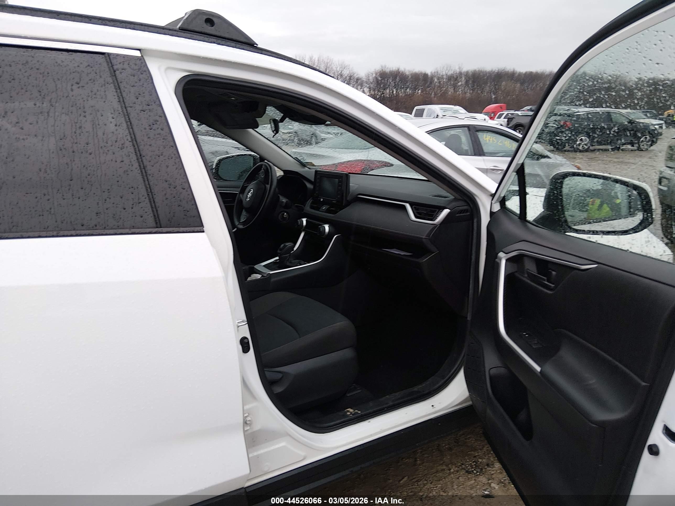 TOYOTA RAV4 image 5