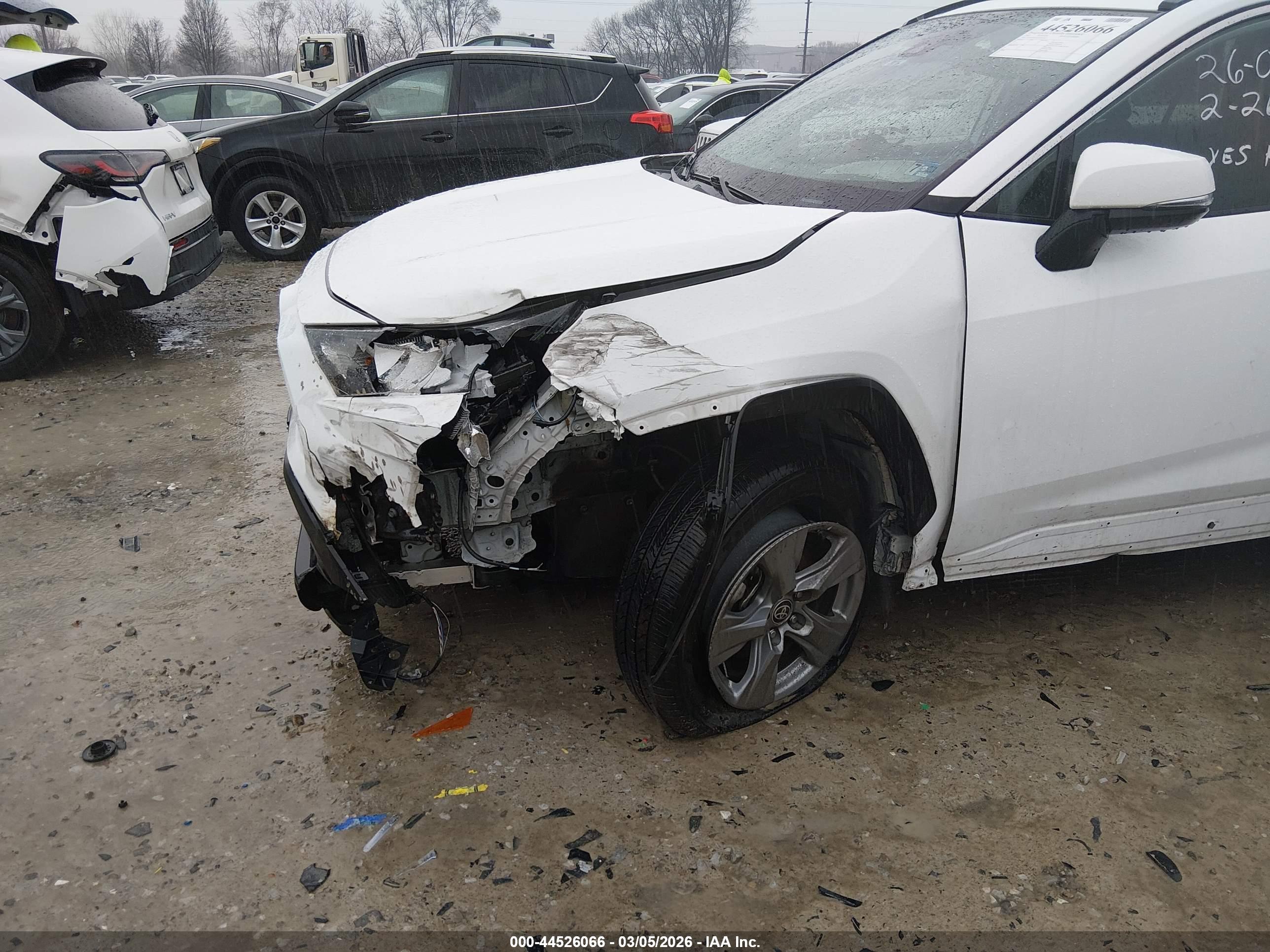 TOYOTA RAV4 image 6