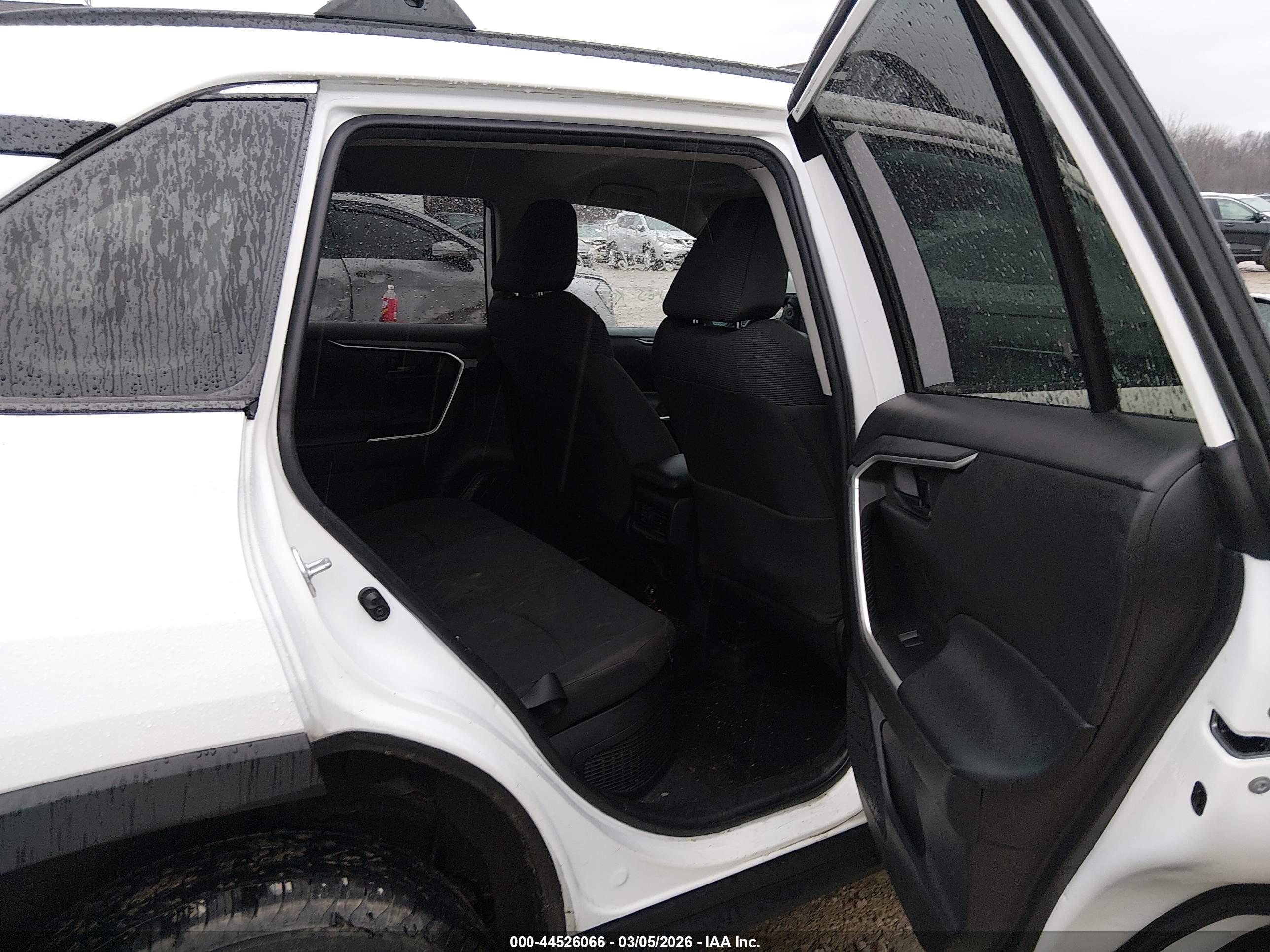 TOYOTA RAV4 image 8