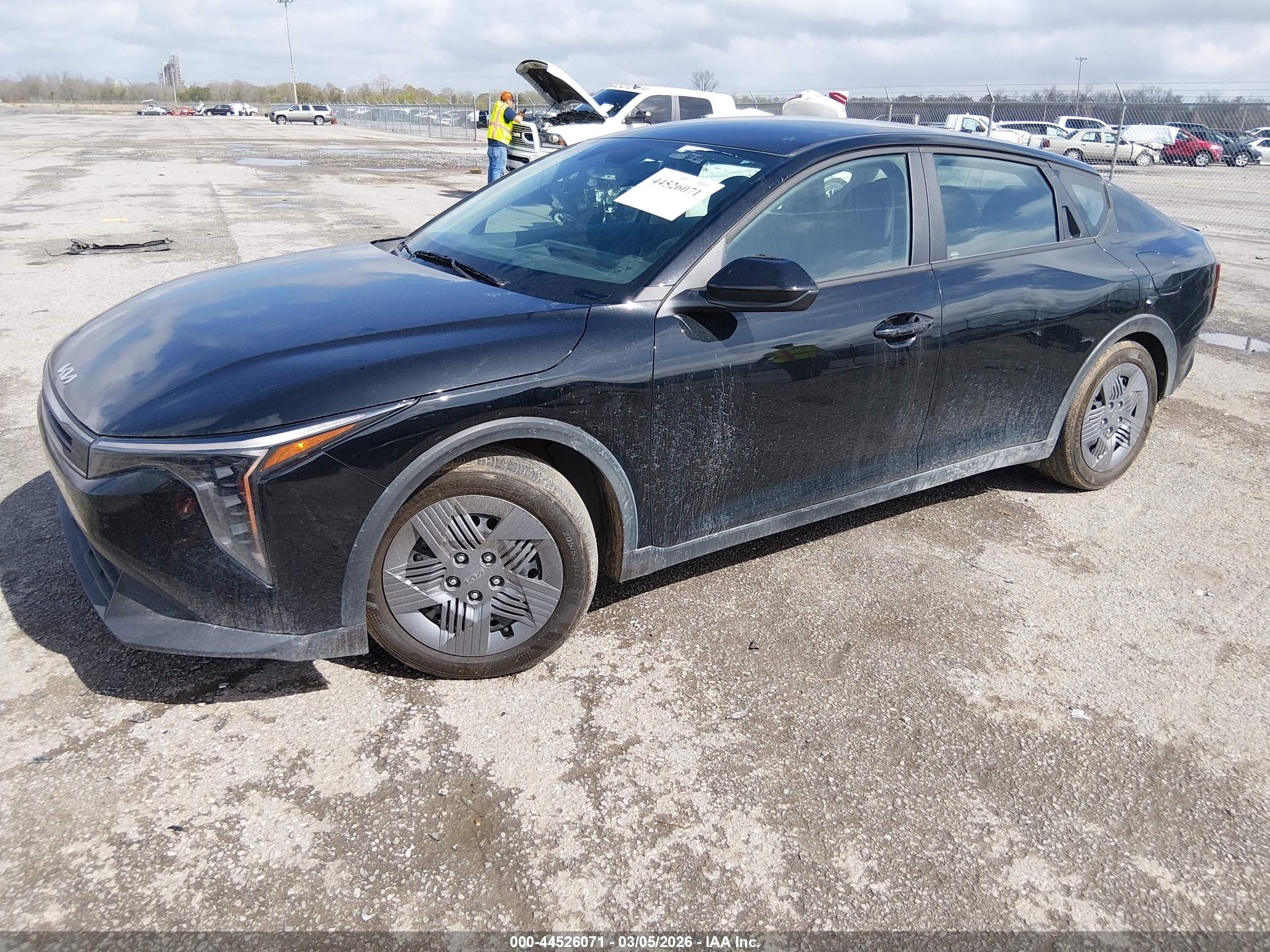 KIA K4 image 2