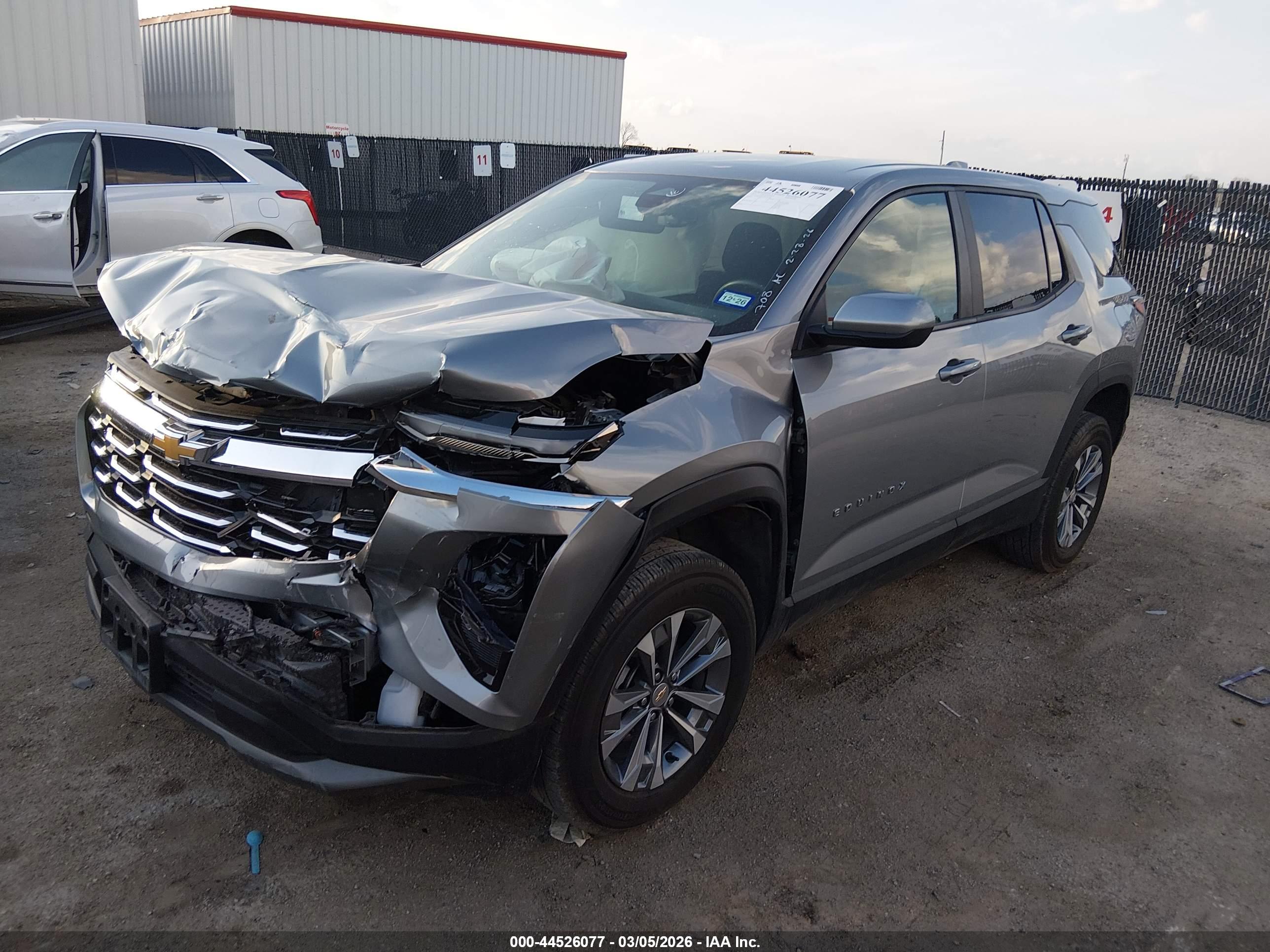 CHEVROLET EQUINOX image 2
