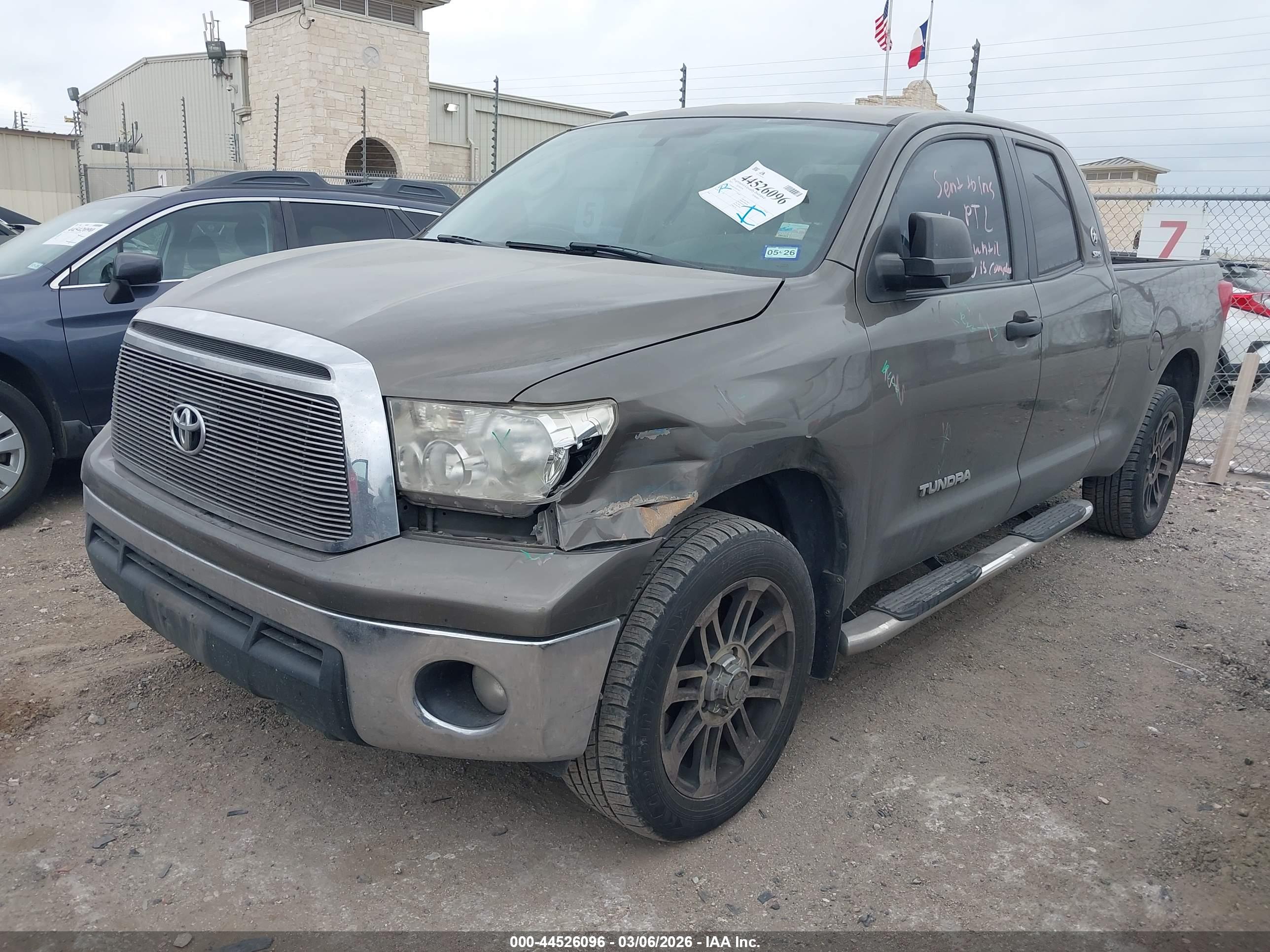 TOYOTA TUNDRA image 2
