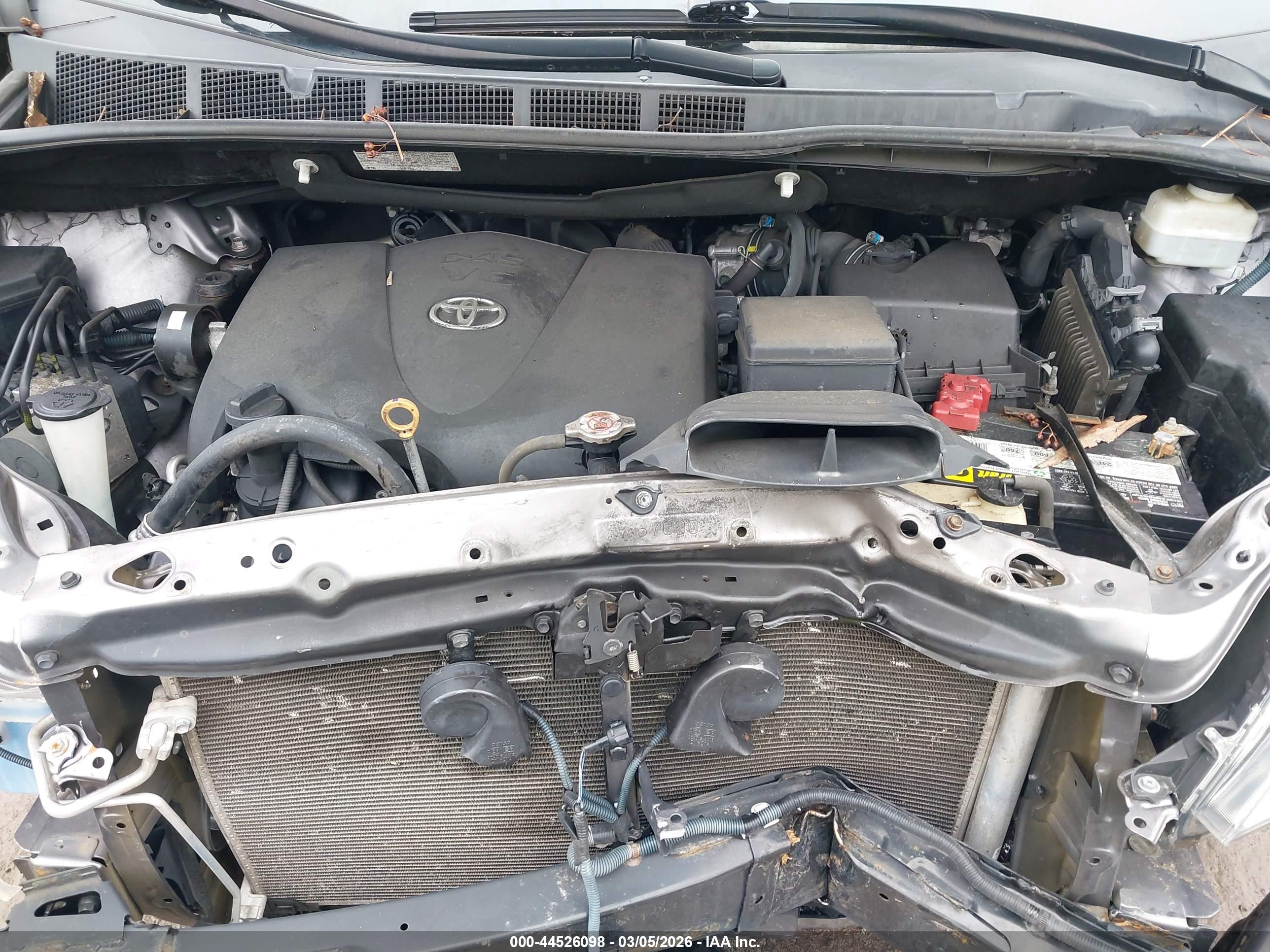 TOYOTA SIENNA image 10