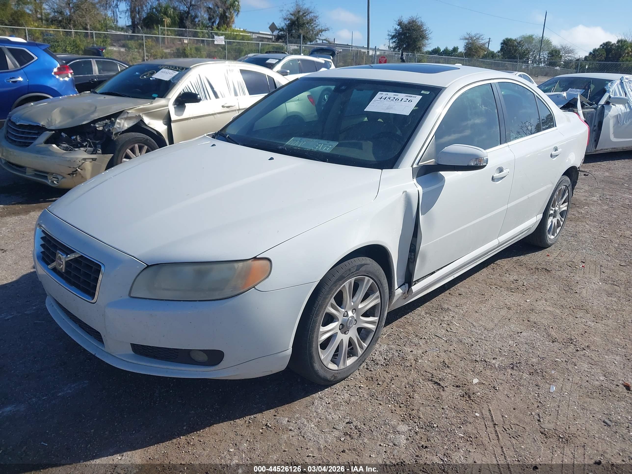 VOLVO S80 image 2