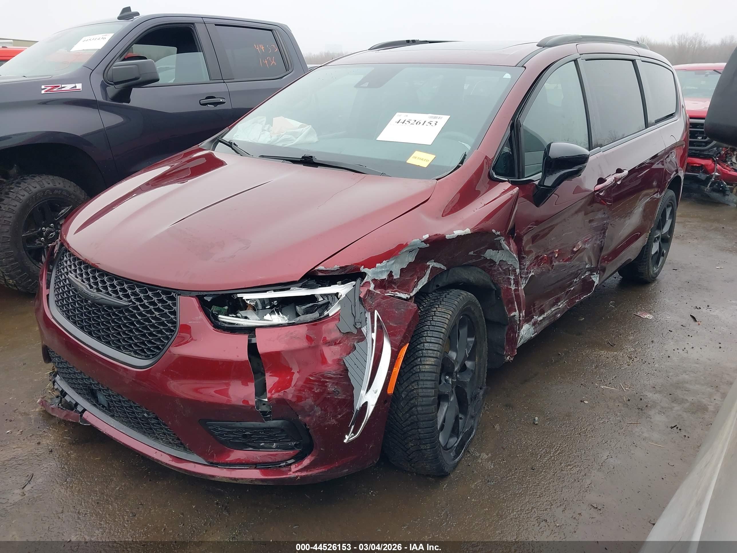 CHRYSLER PACIFICA image 2