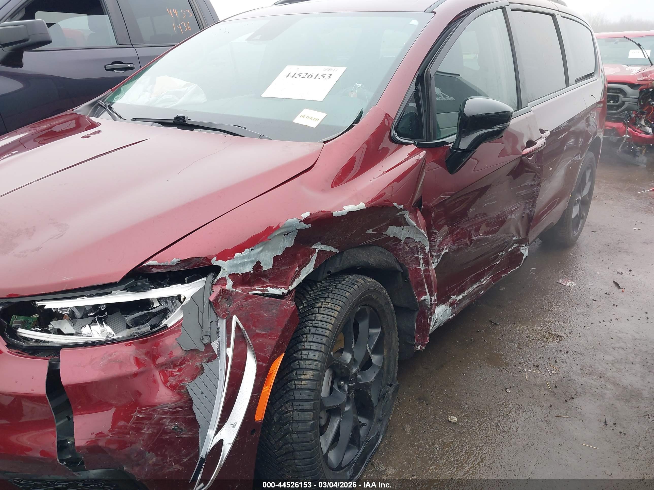 CHRYSLER PACIFICA image 6