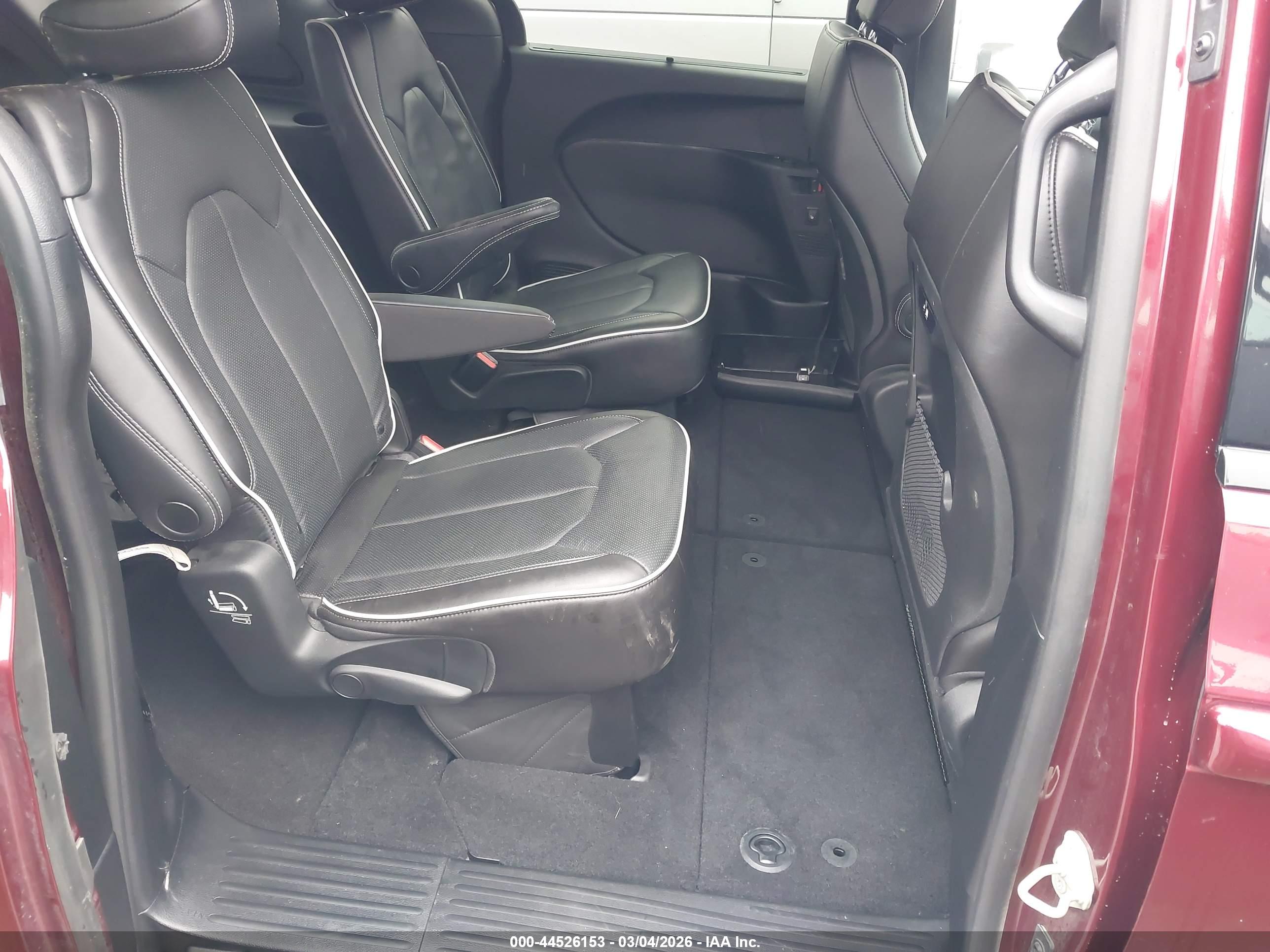 CHRYSLER PACIFICA image 8