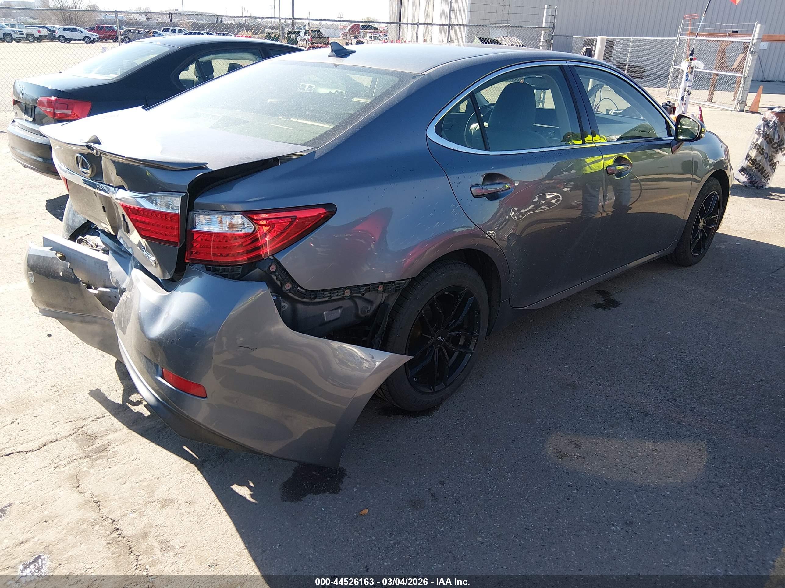 LEXUS ES image 4