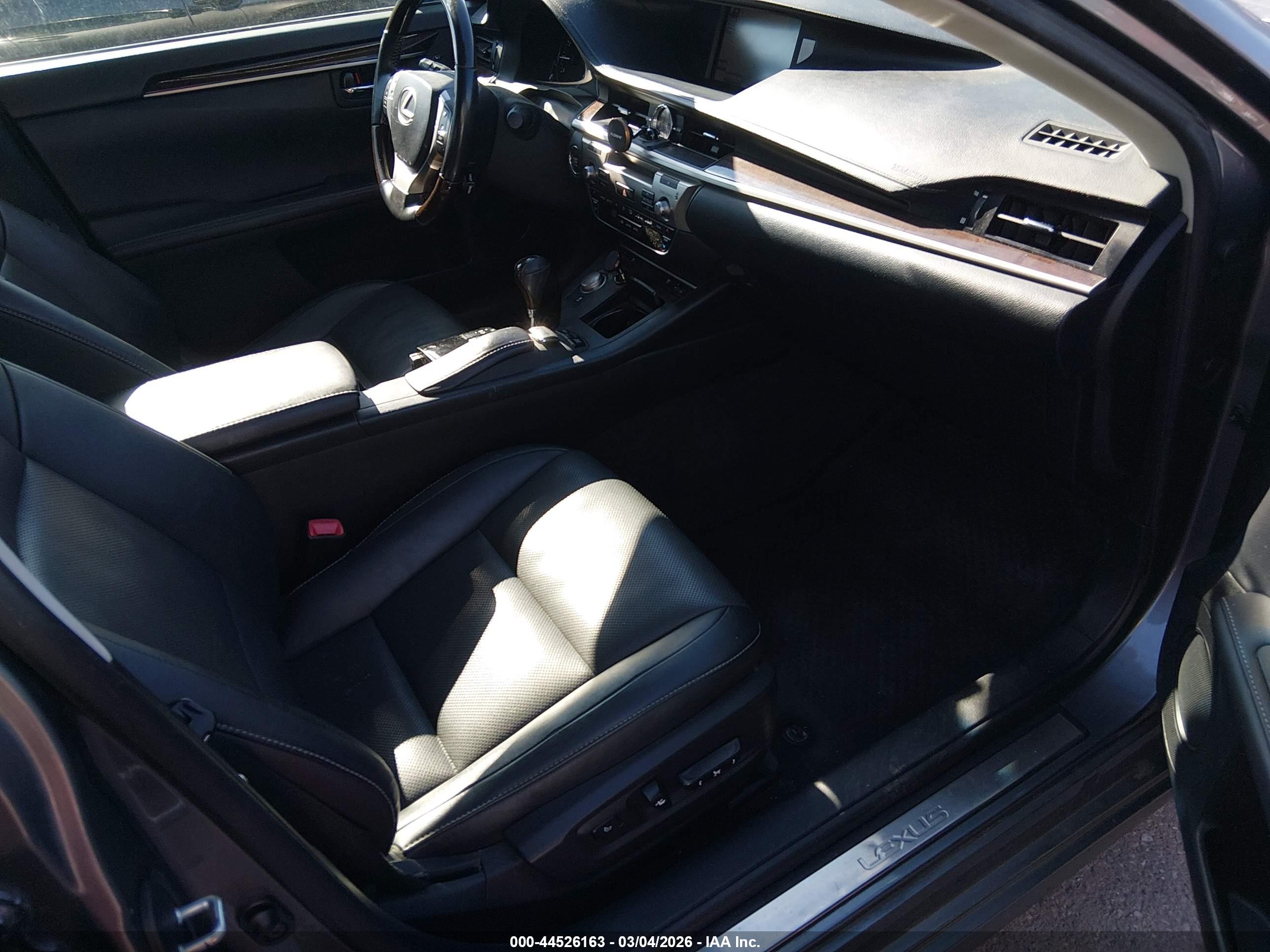 LEXUS ES image 5