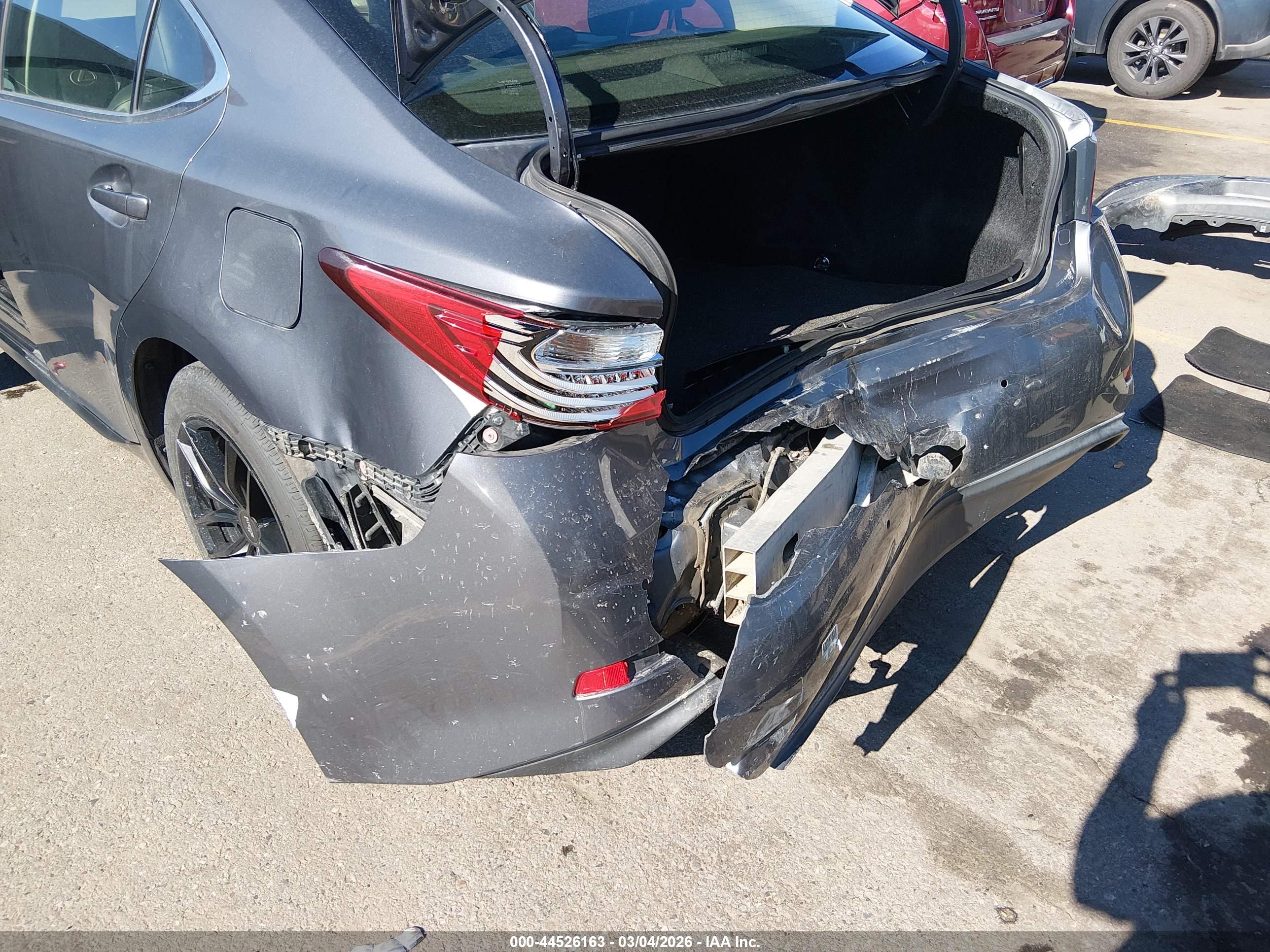 LEXUS ES image 6