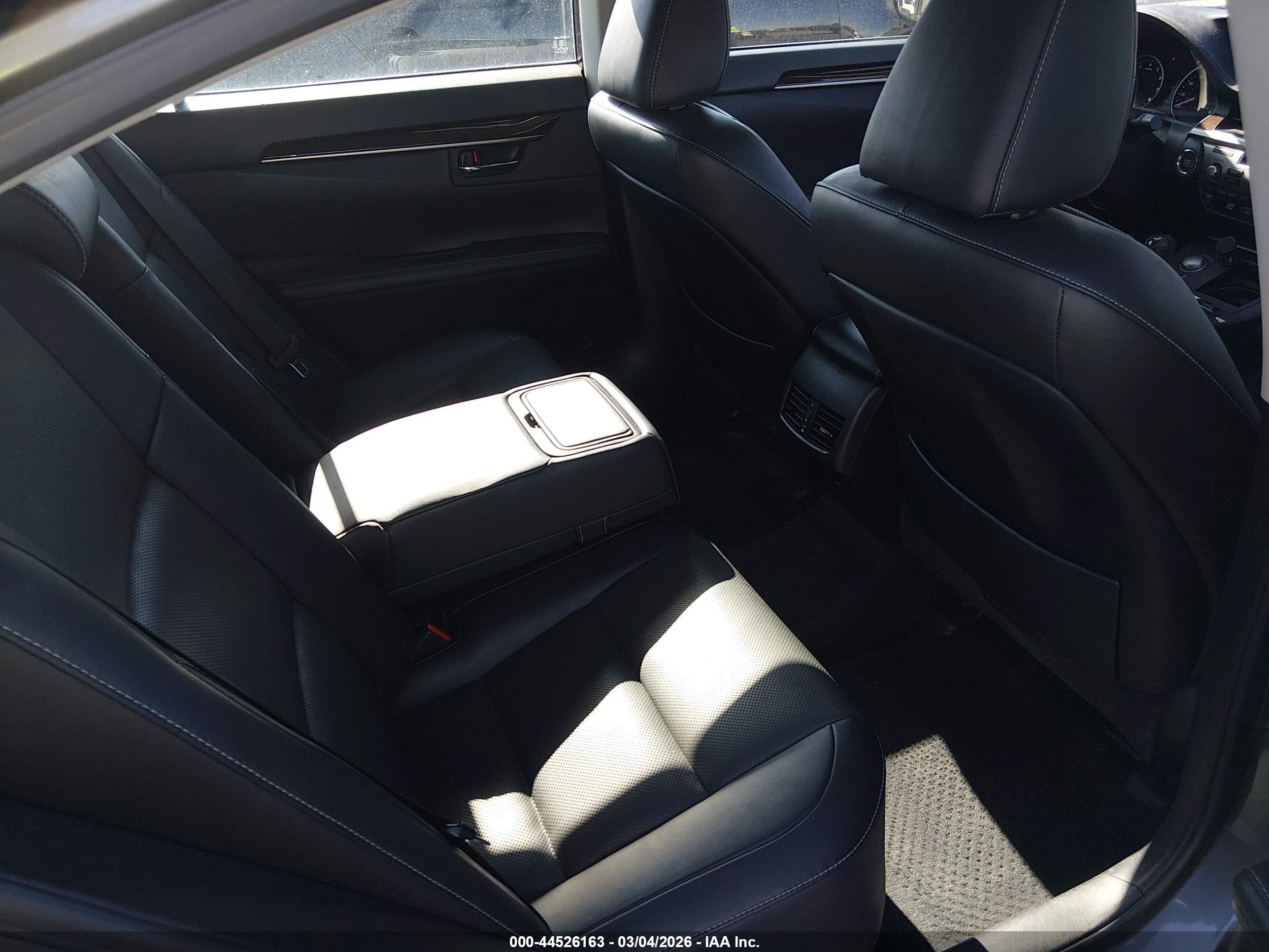 LEXUS ES image 8