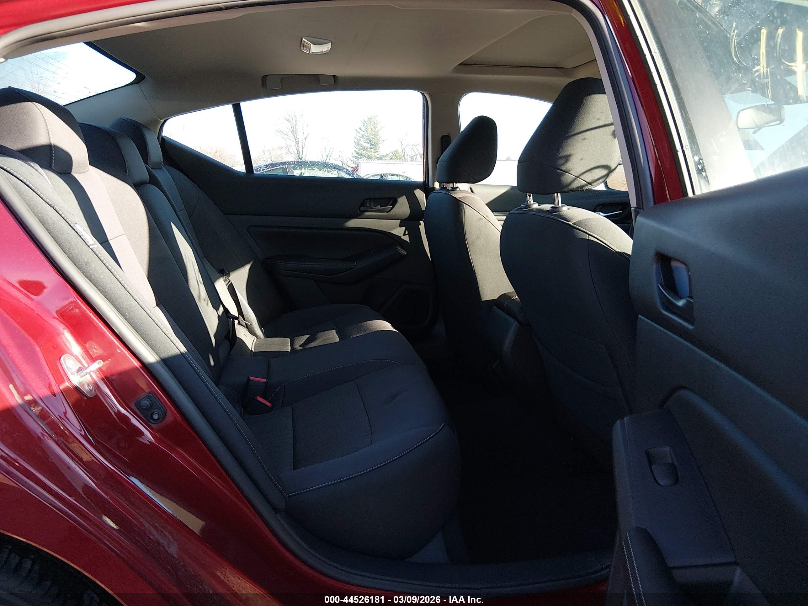 NISSAN ALTIMA image 8