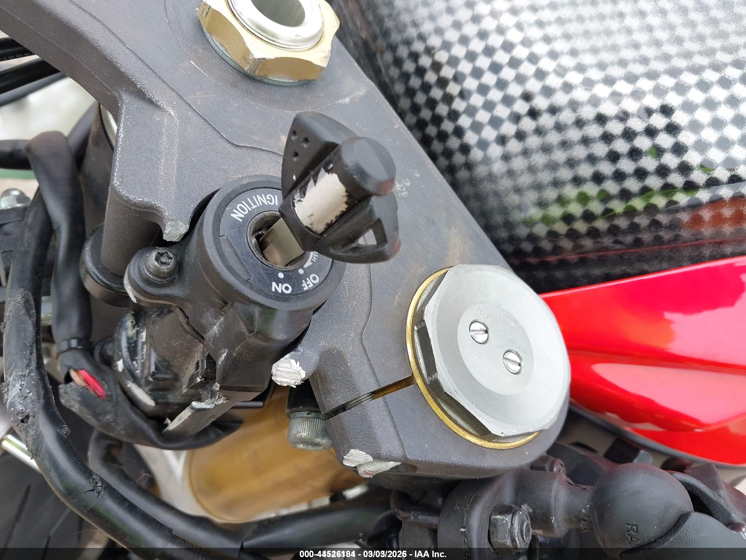 SUZUKI GSX-R750 image 11
