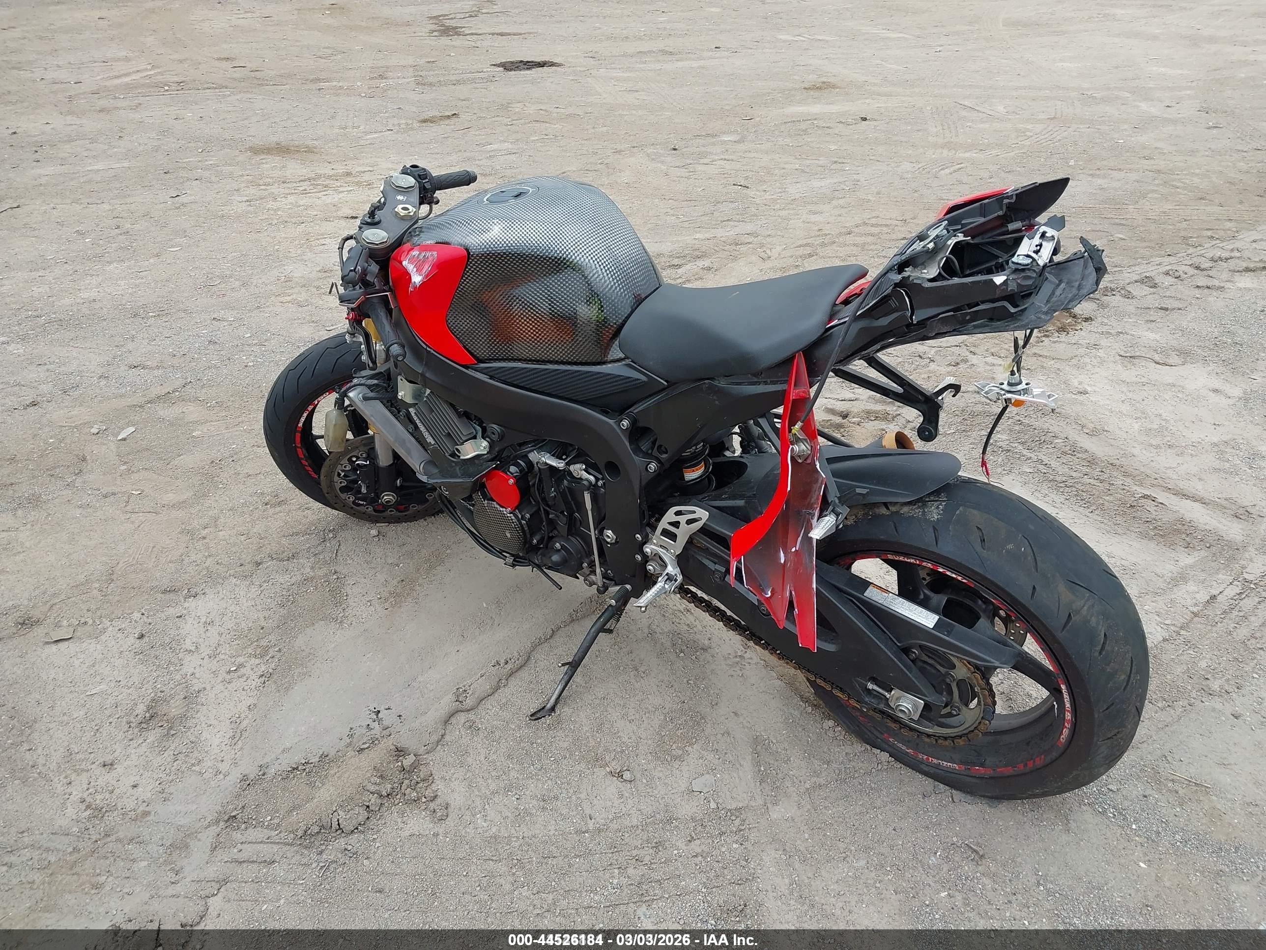 SUZUKI GSX-R750 image 3