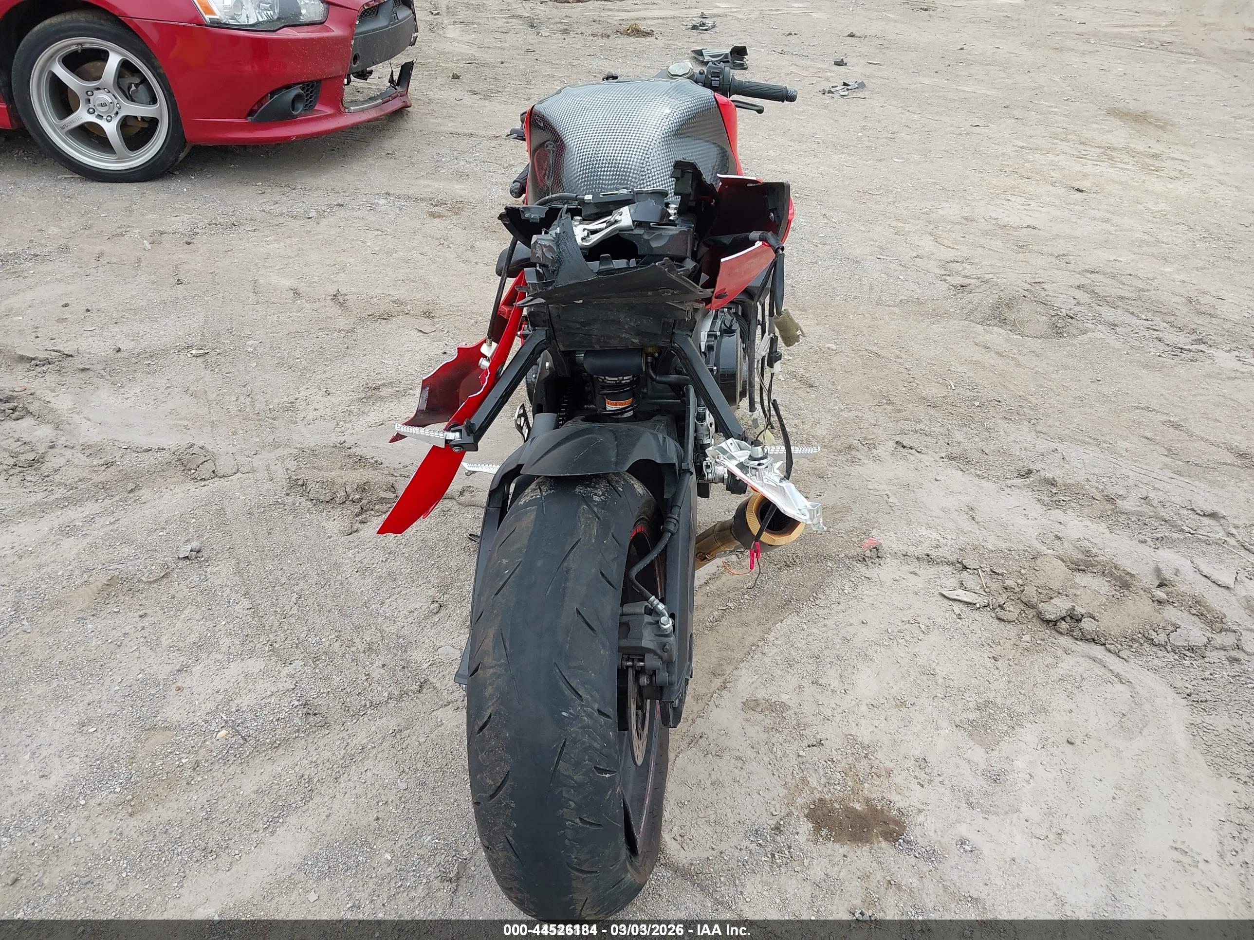 SUZUKI GSX-R750 image 6
