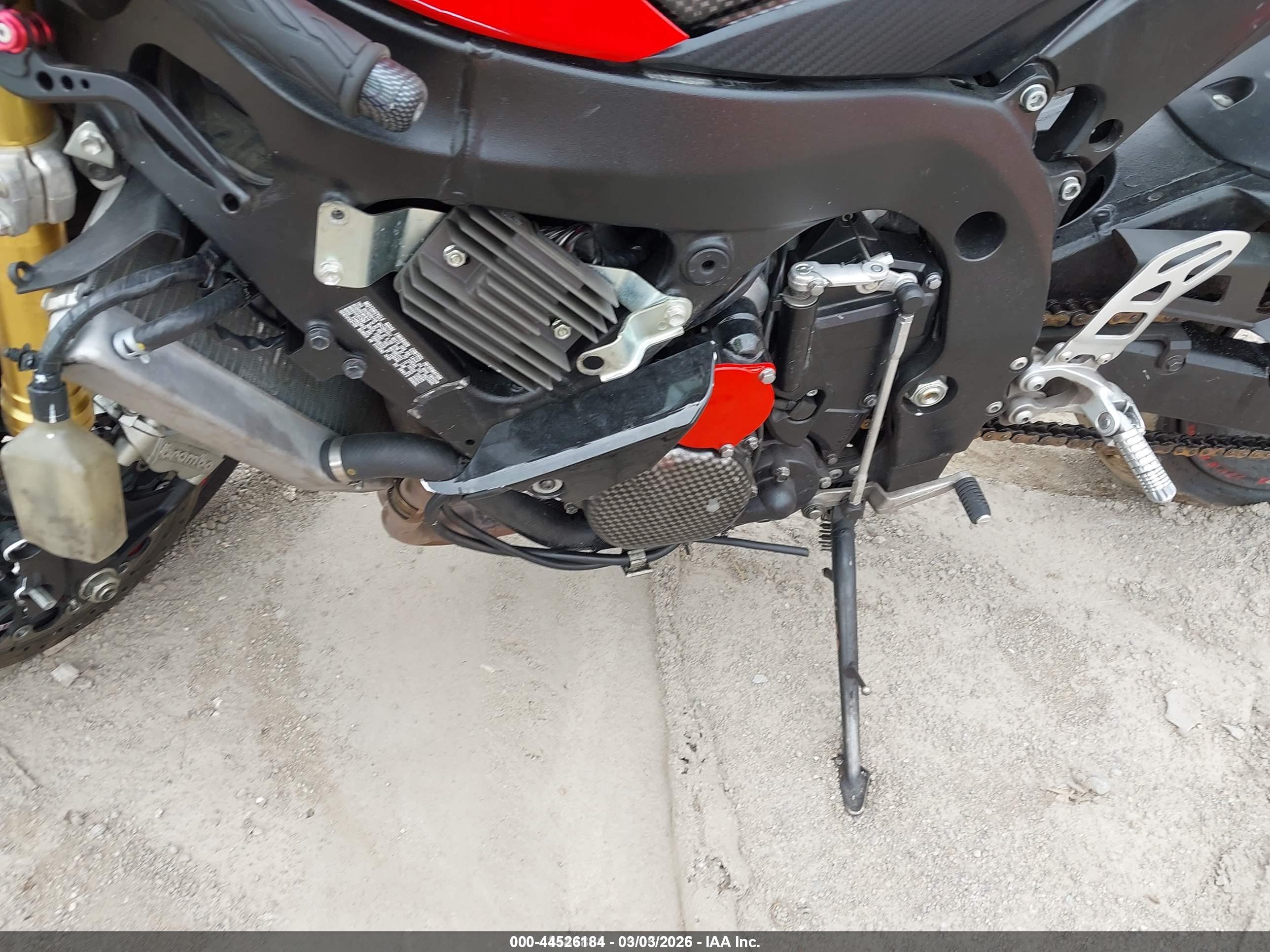 SUZUKI GSX-R750 image 9