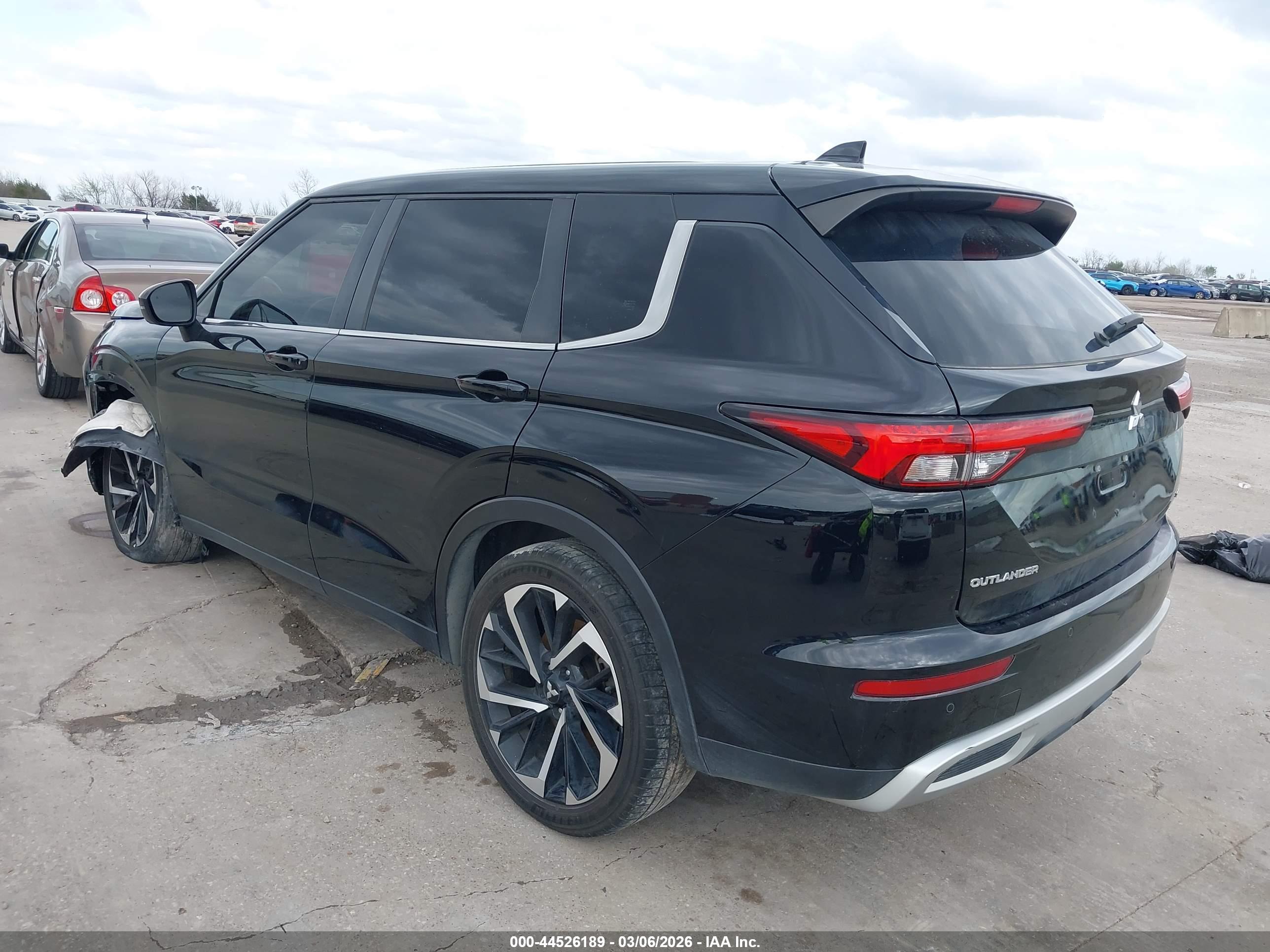 MITSUBISHI OUTLANDER image 3