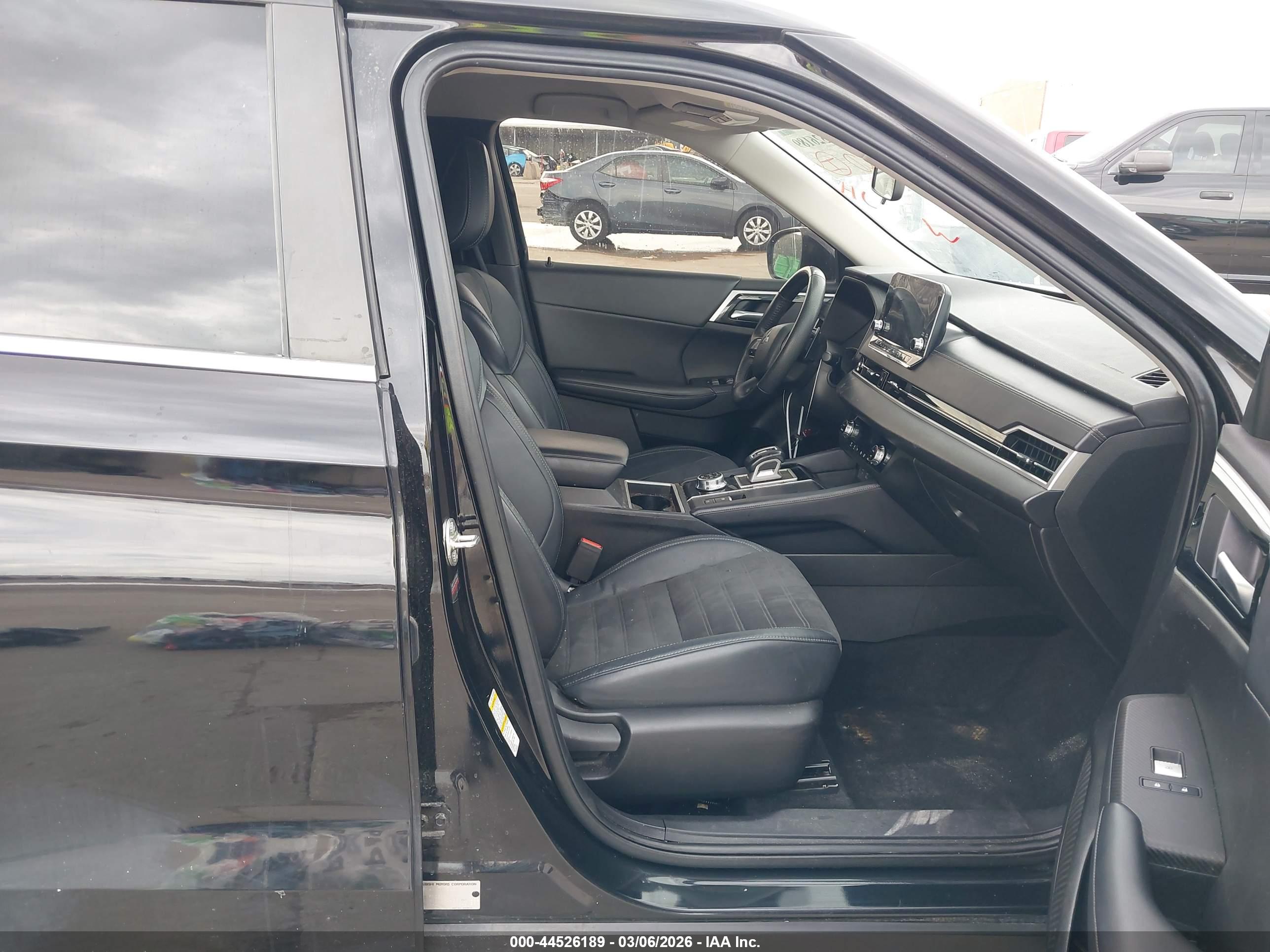 MITSUBISHI OUTLANDER image 5