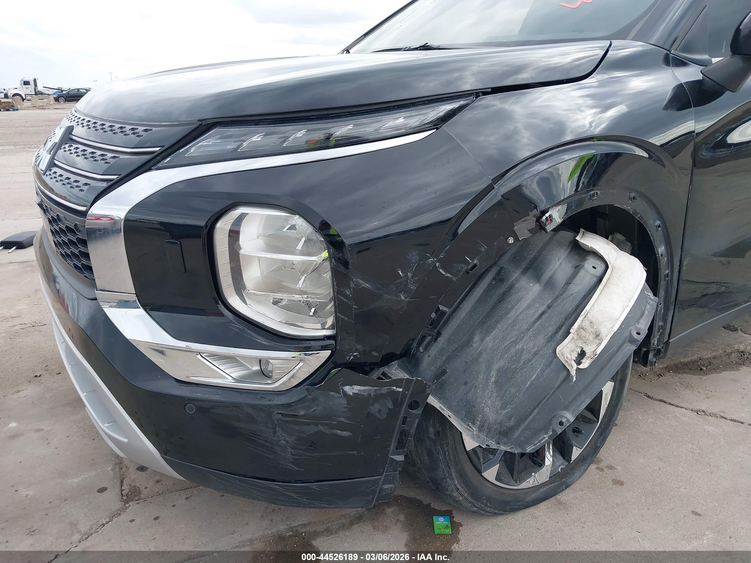 MITSUBISHI OUTLANDER image 6