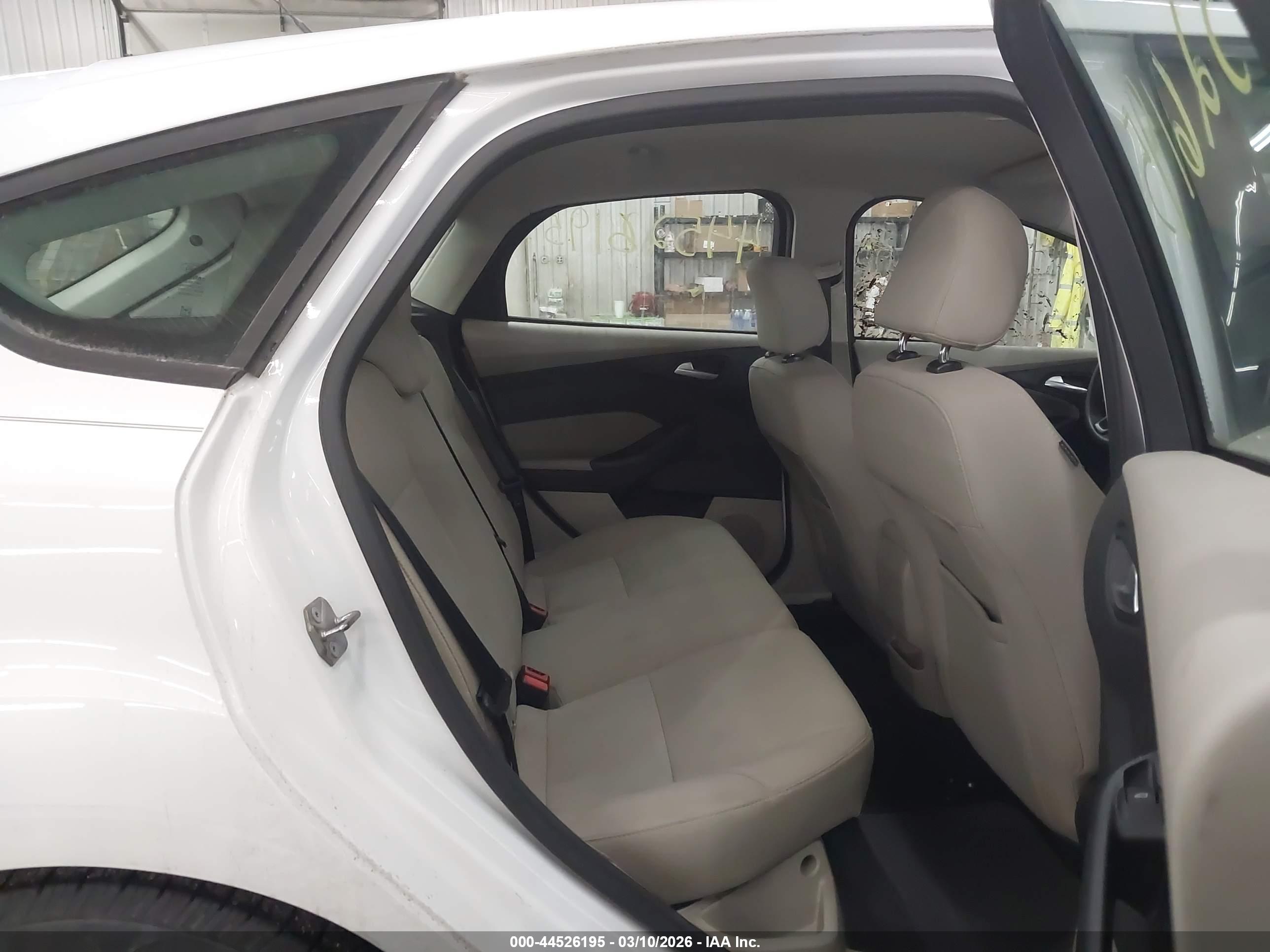 FORD FOCUS image 8