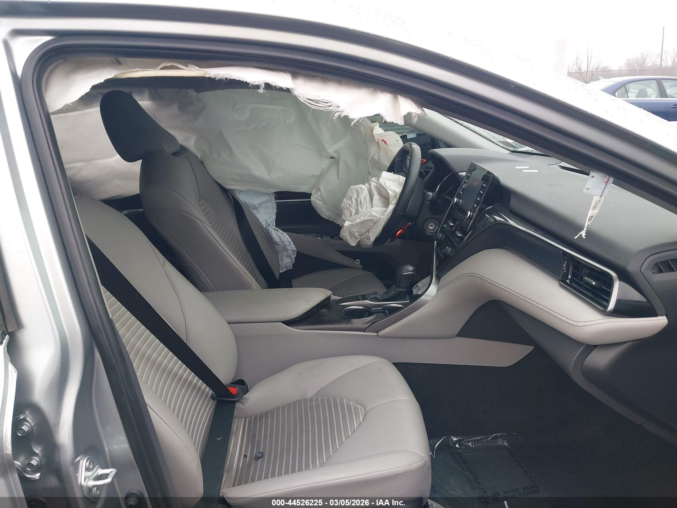 TOYOTA CAMRY image 5