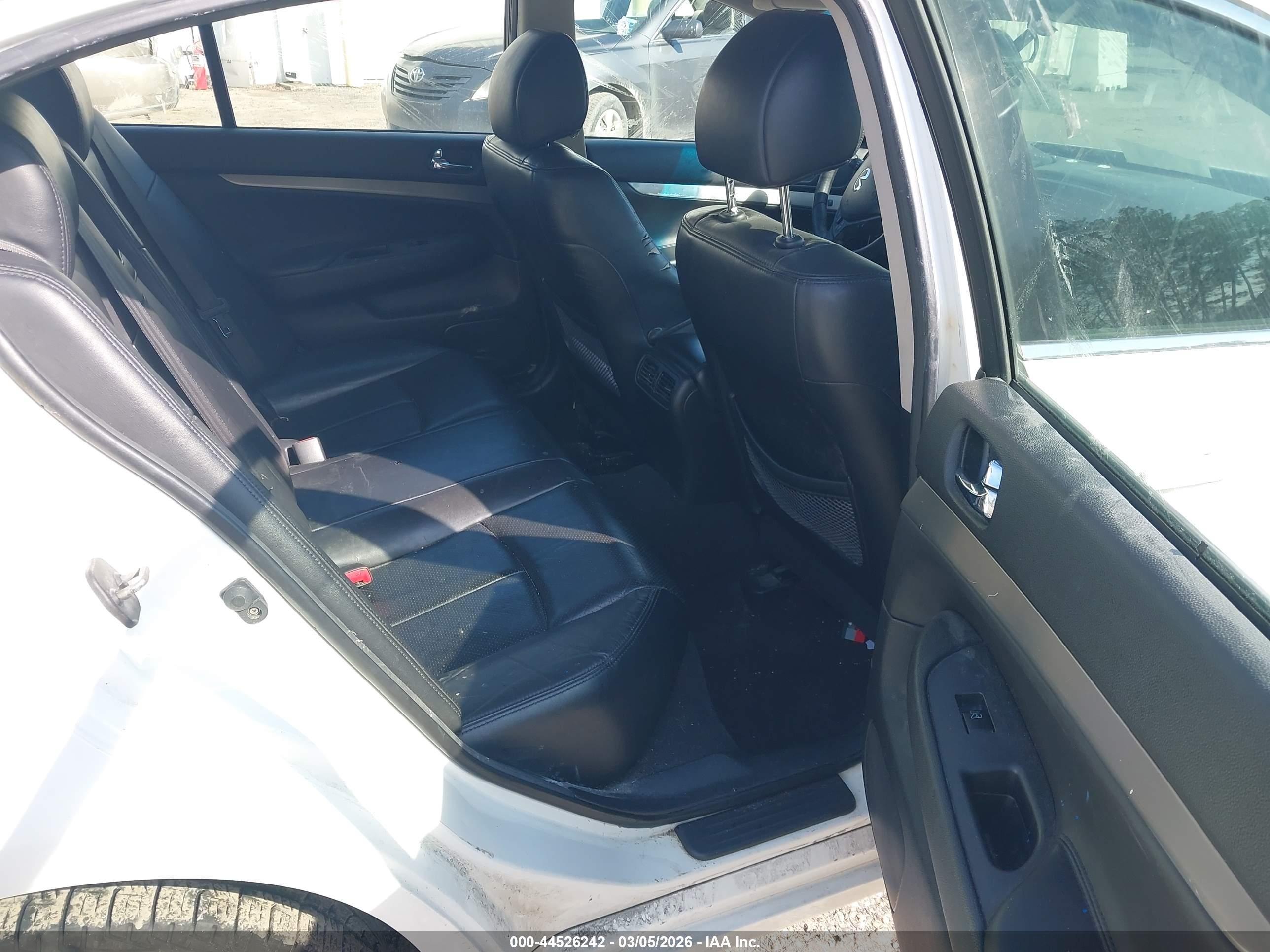 INFINITI G37X image 8