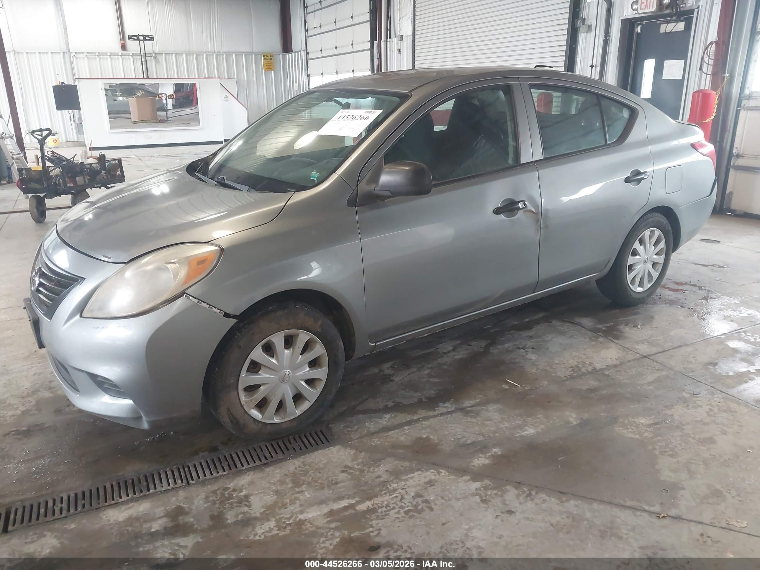 NISSAN VERSA image 2