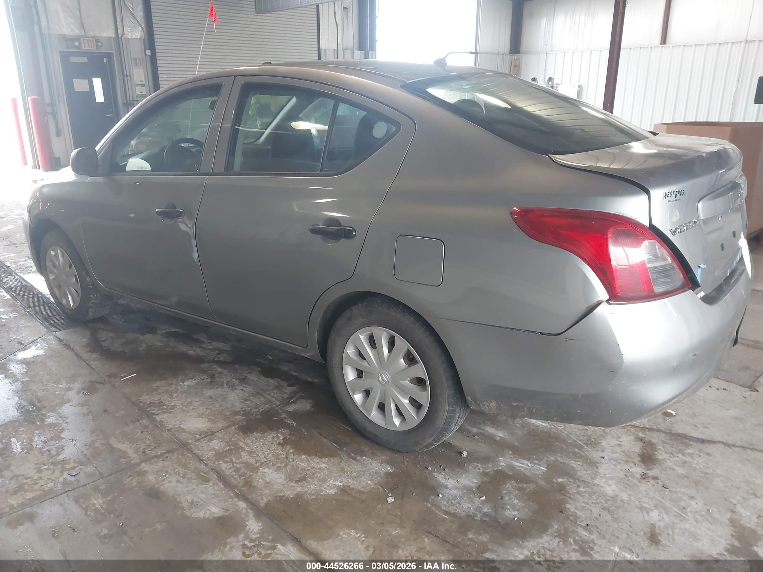 NISSAN VERSA image 3