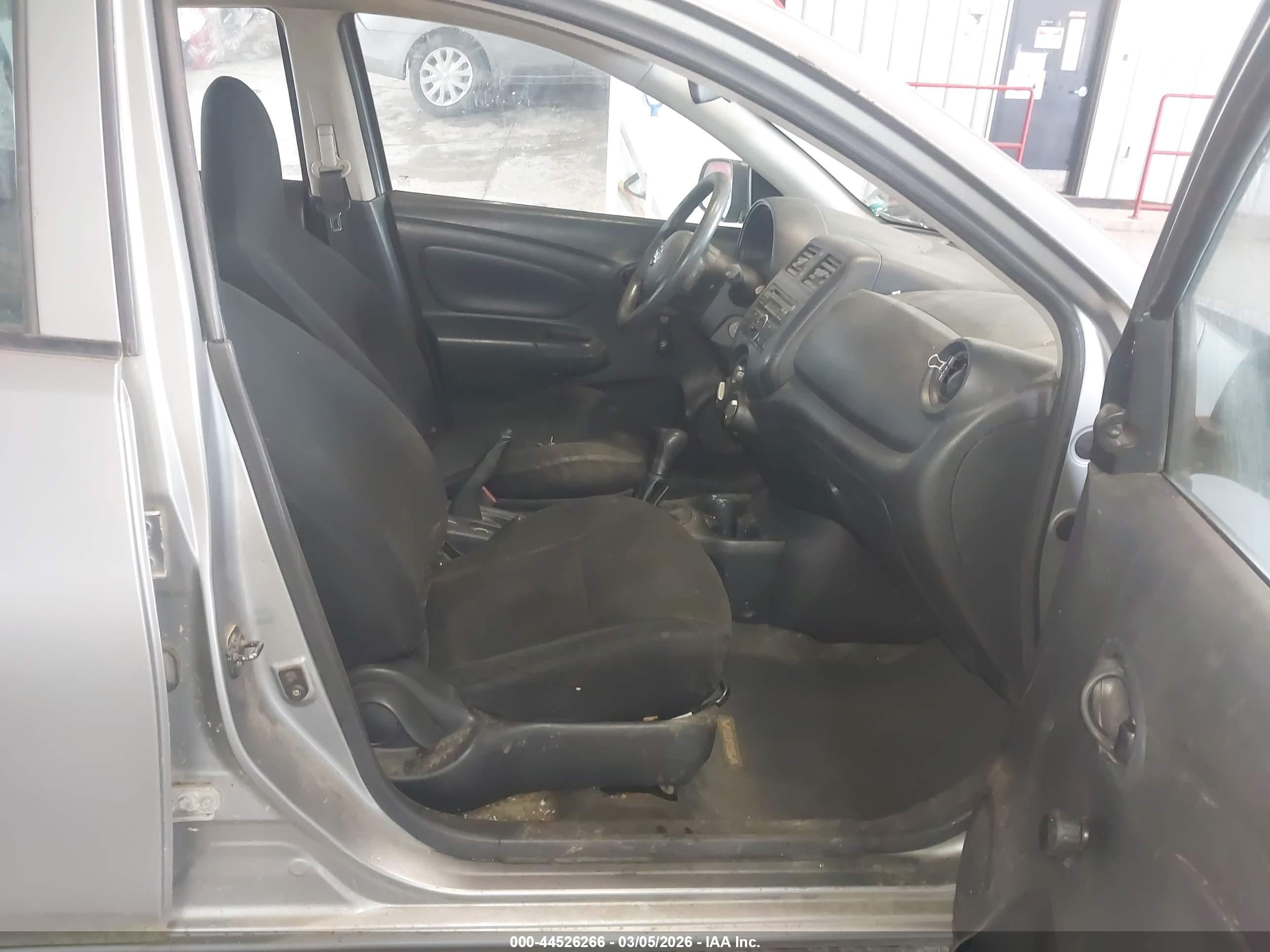 NISSAN VERSA image 5