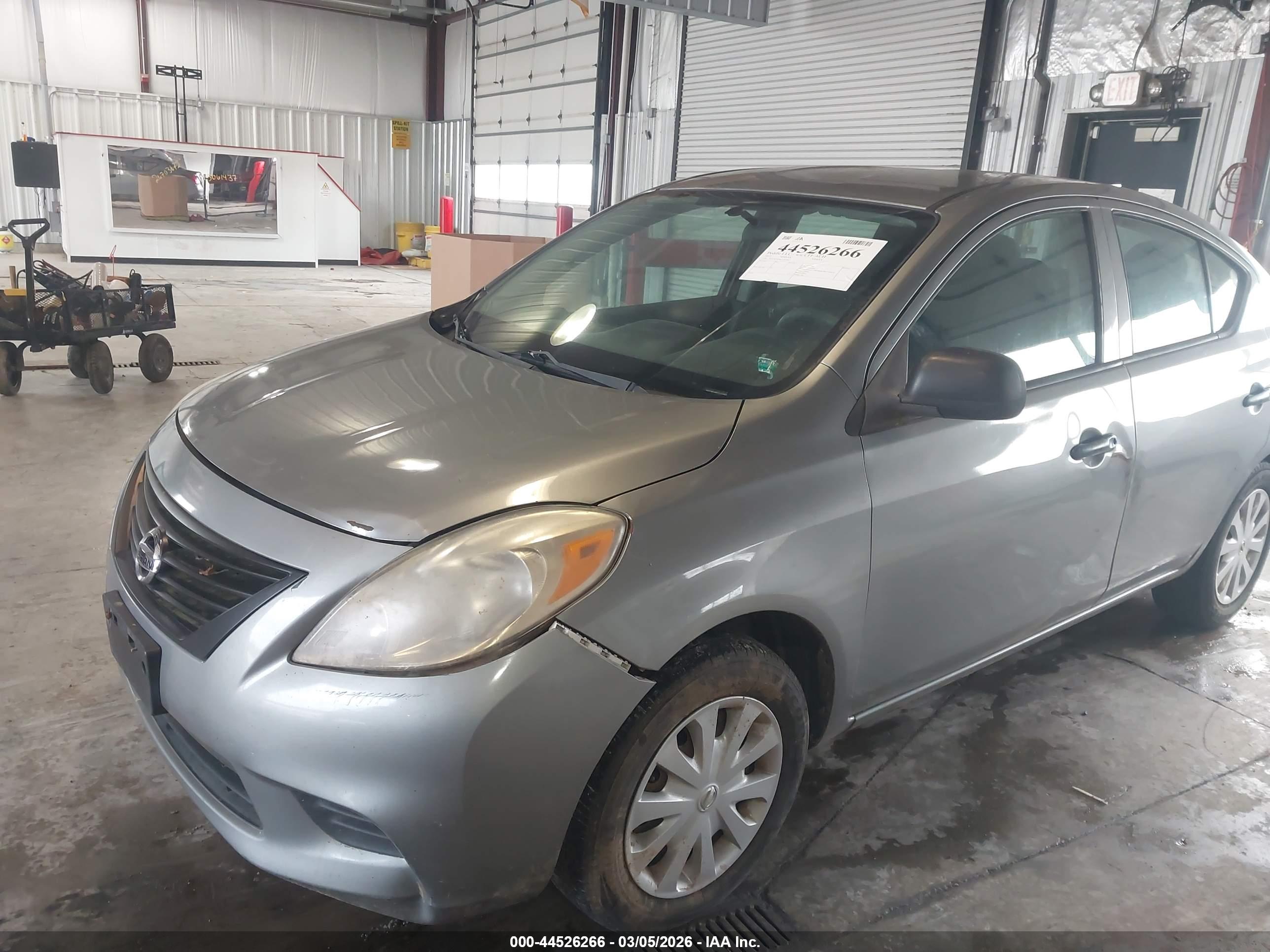 NISSAN VERSA image 6