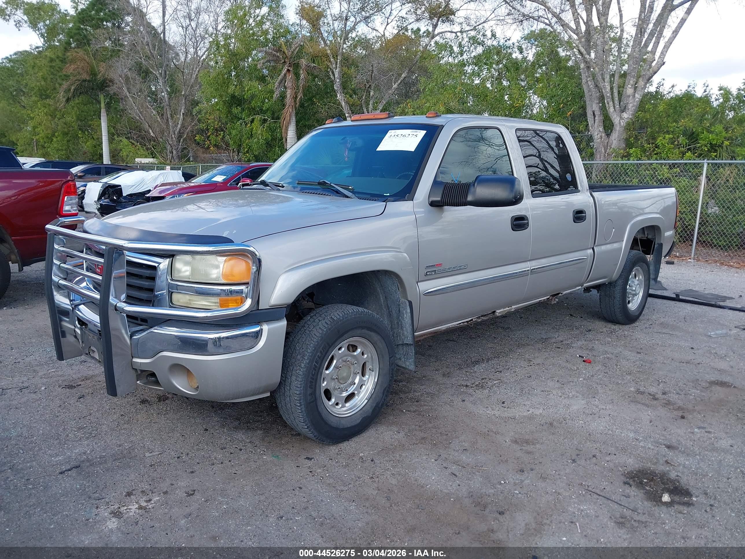GMC SIERRA image 2