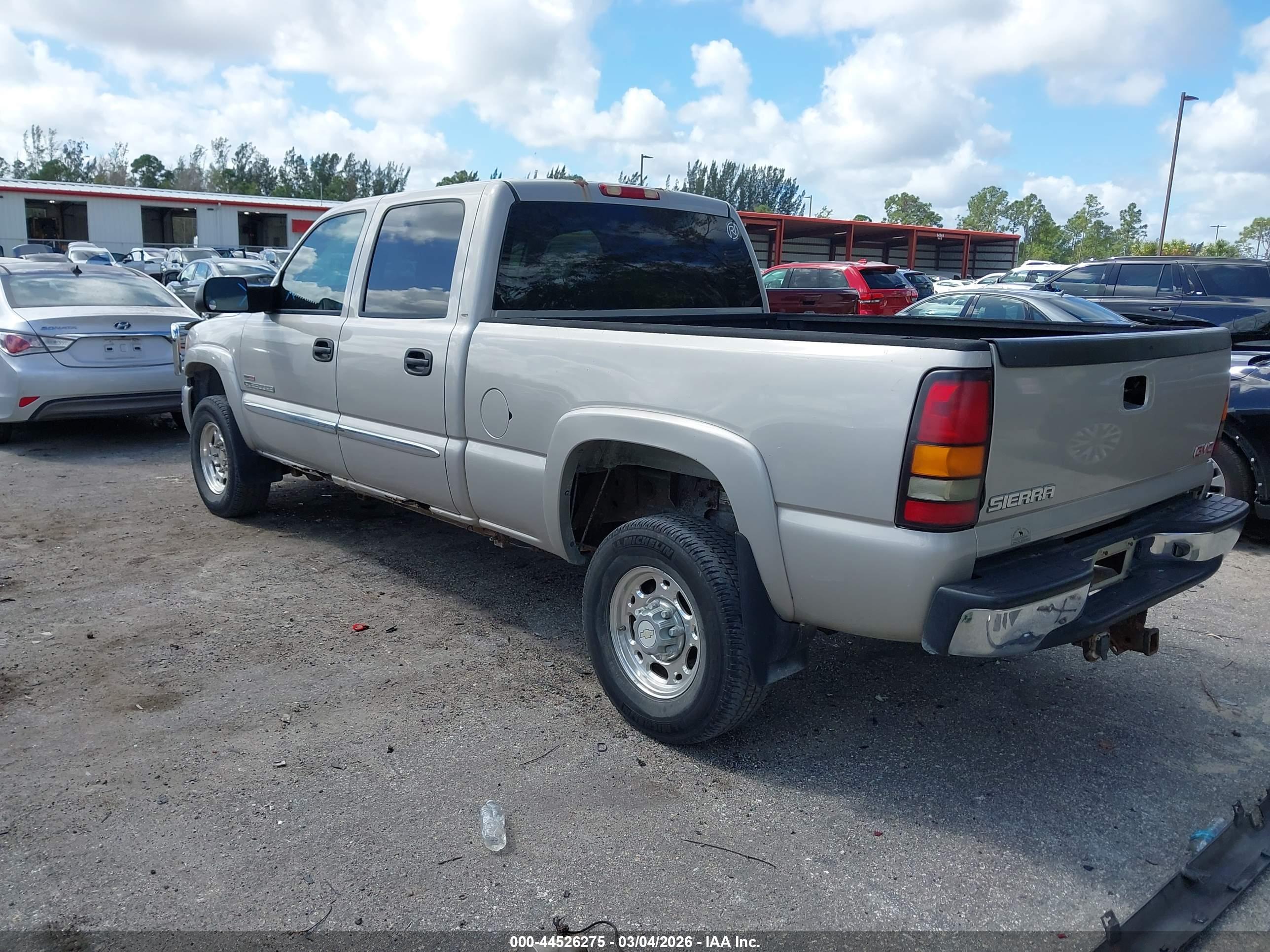 GMC SIERRA image 3