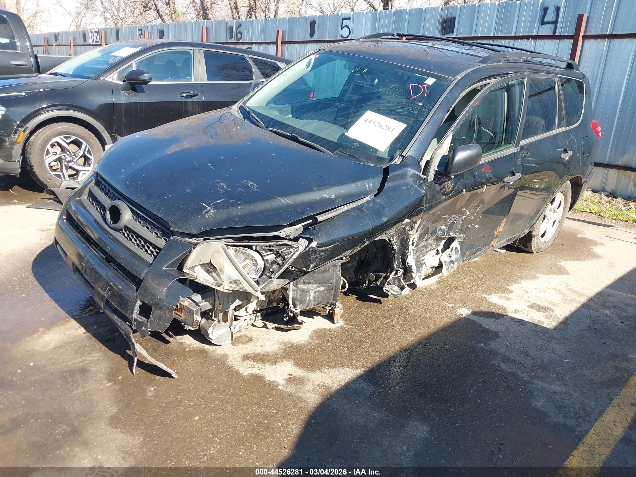 TOYOTA RAV4 image 2